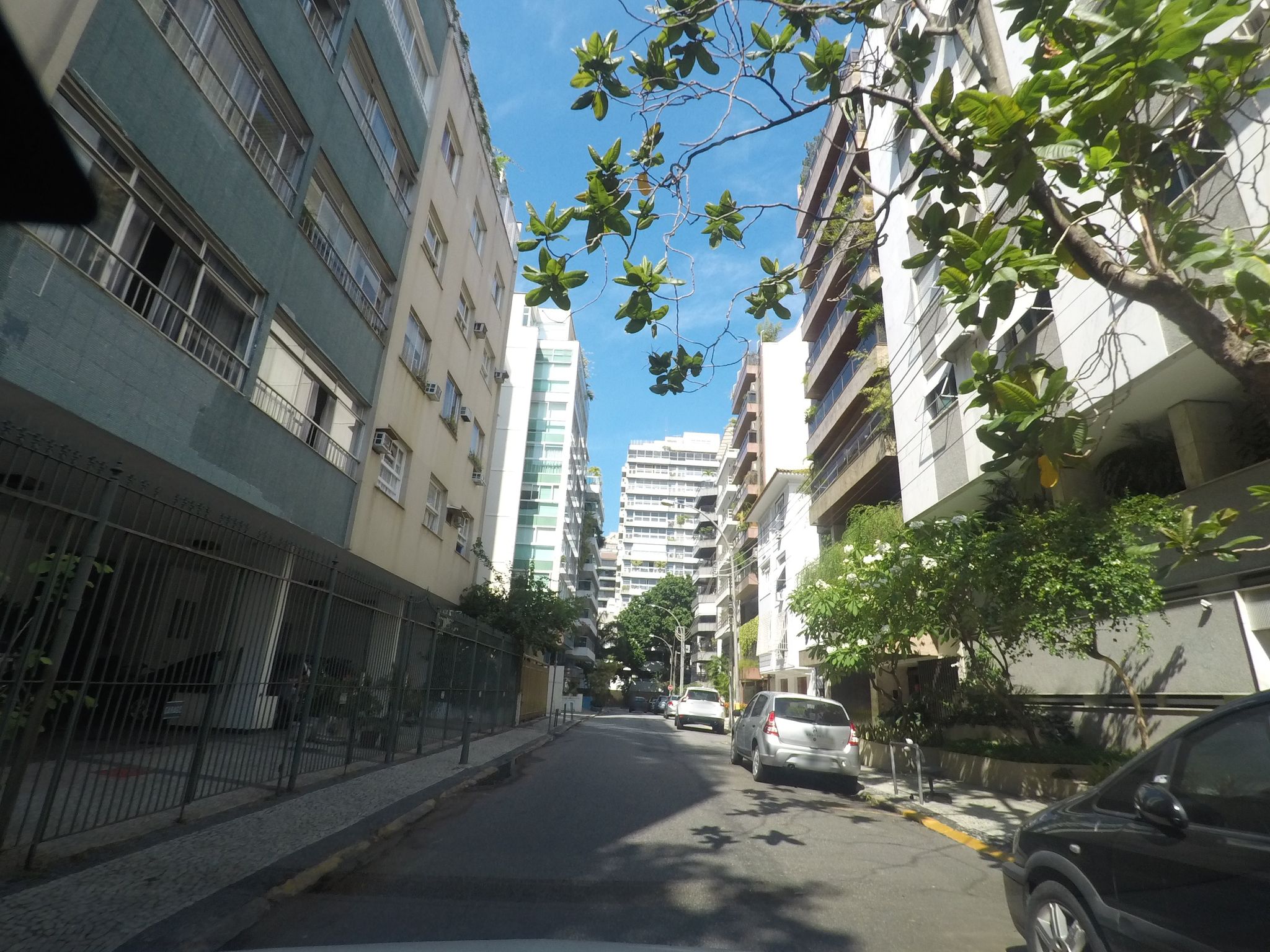 Street-level view near Conde de Porto Alegre, Leblon