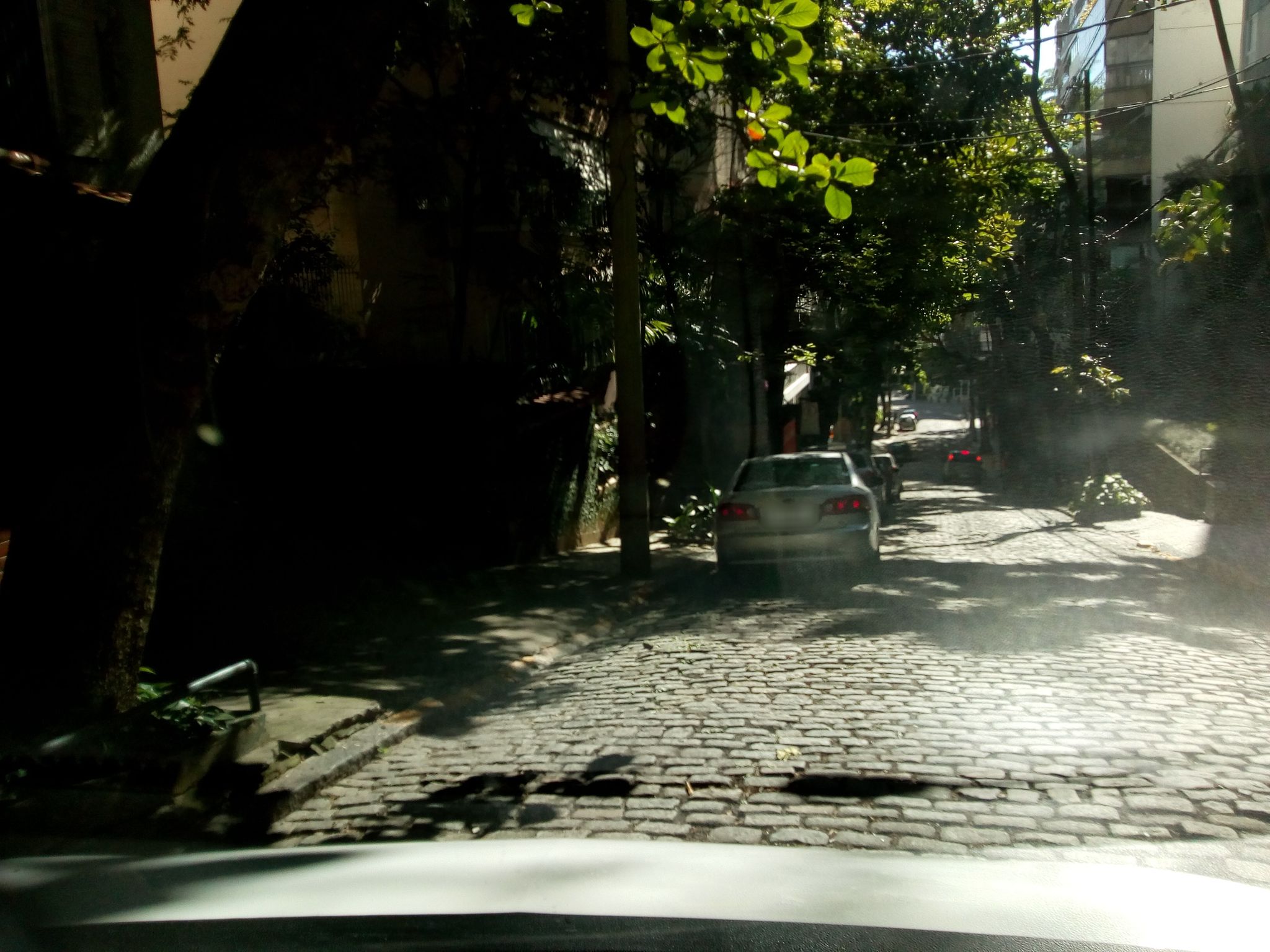 Street-level view near Conde de Viena, Leblon