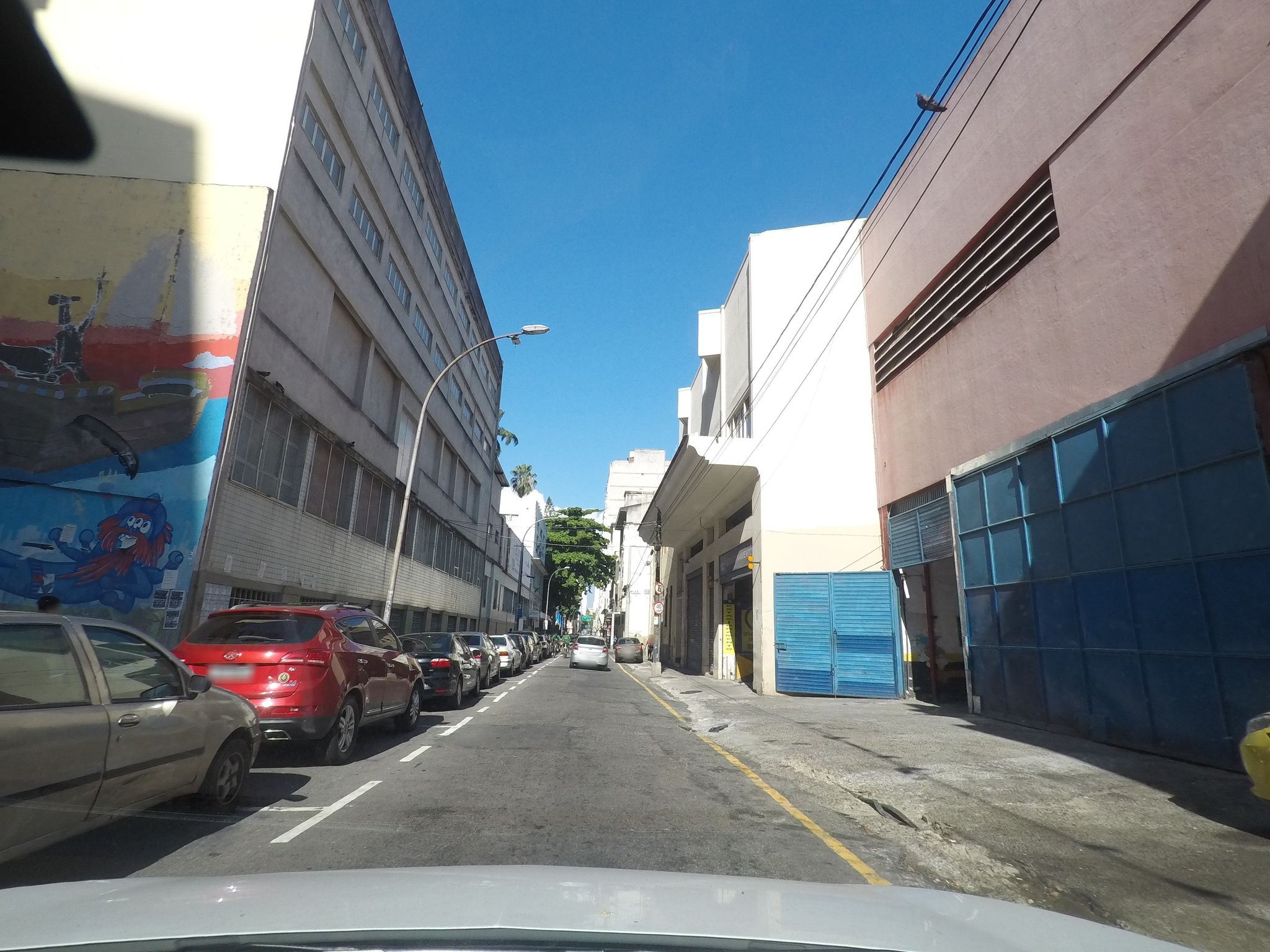 Street-level view near Condomínio do Edifício Milton Bastos, Centro
