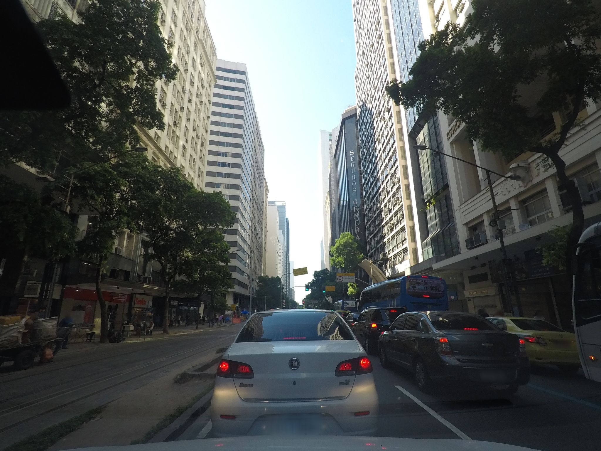 Street-level view near Condomínio Edifício Rio Branco, Centro