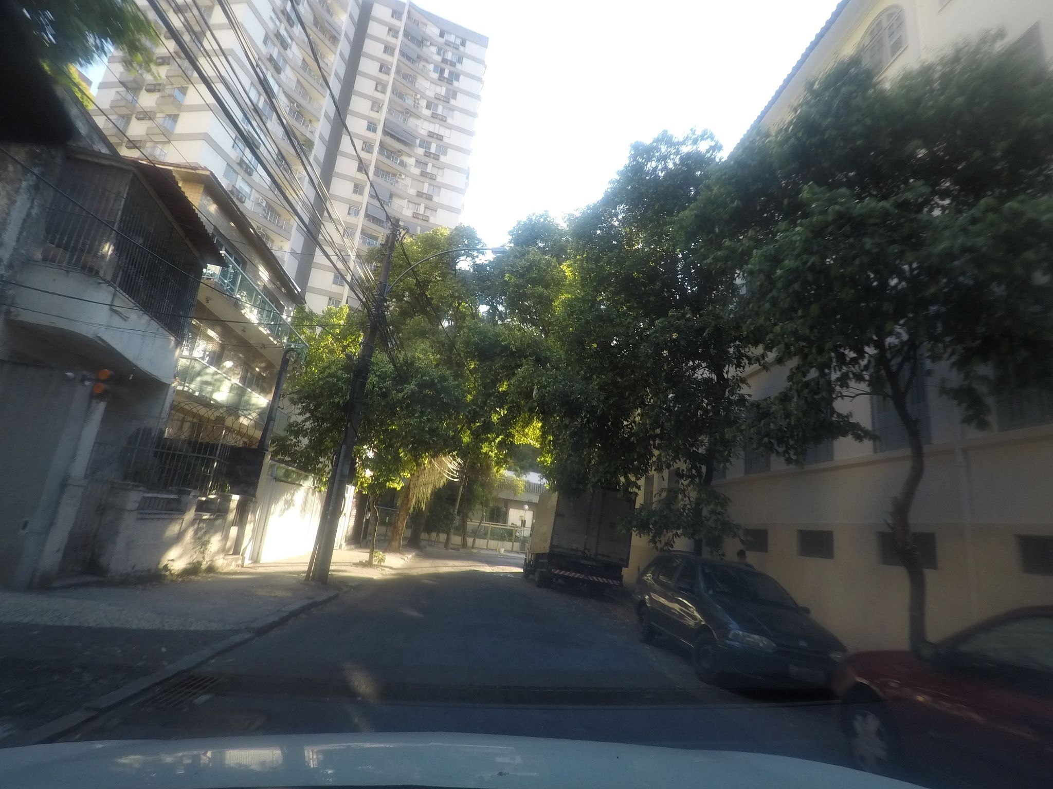 Street-level view near Condomínio L'Essence, Laranjeiras