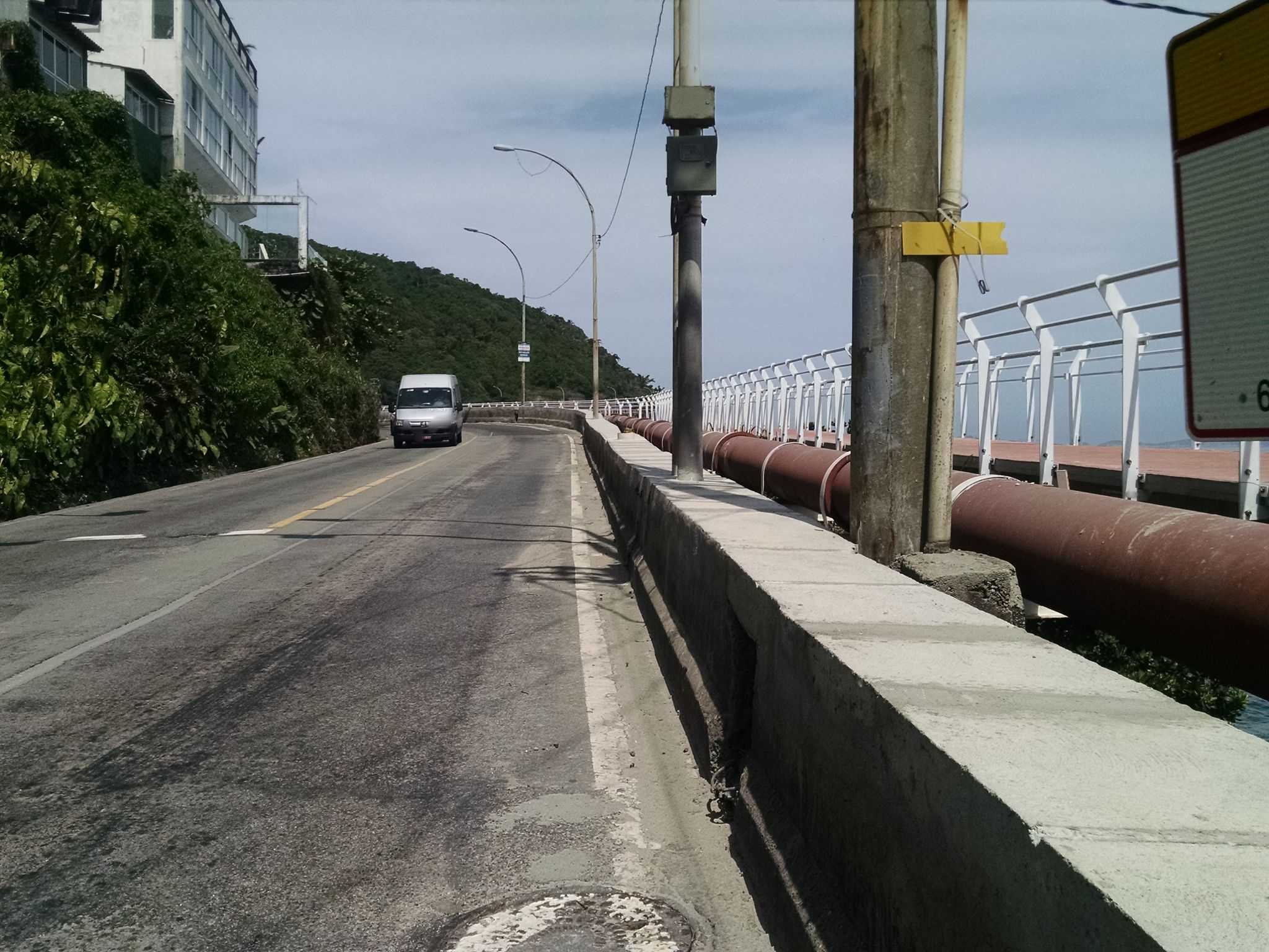 Street-level view near Condomínio Particular, São Conrado