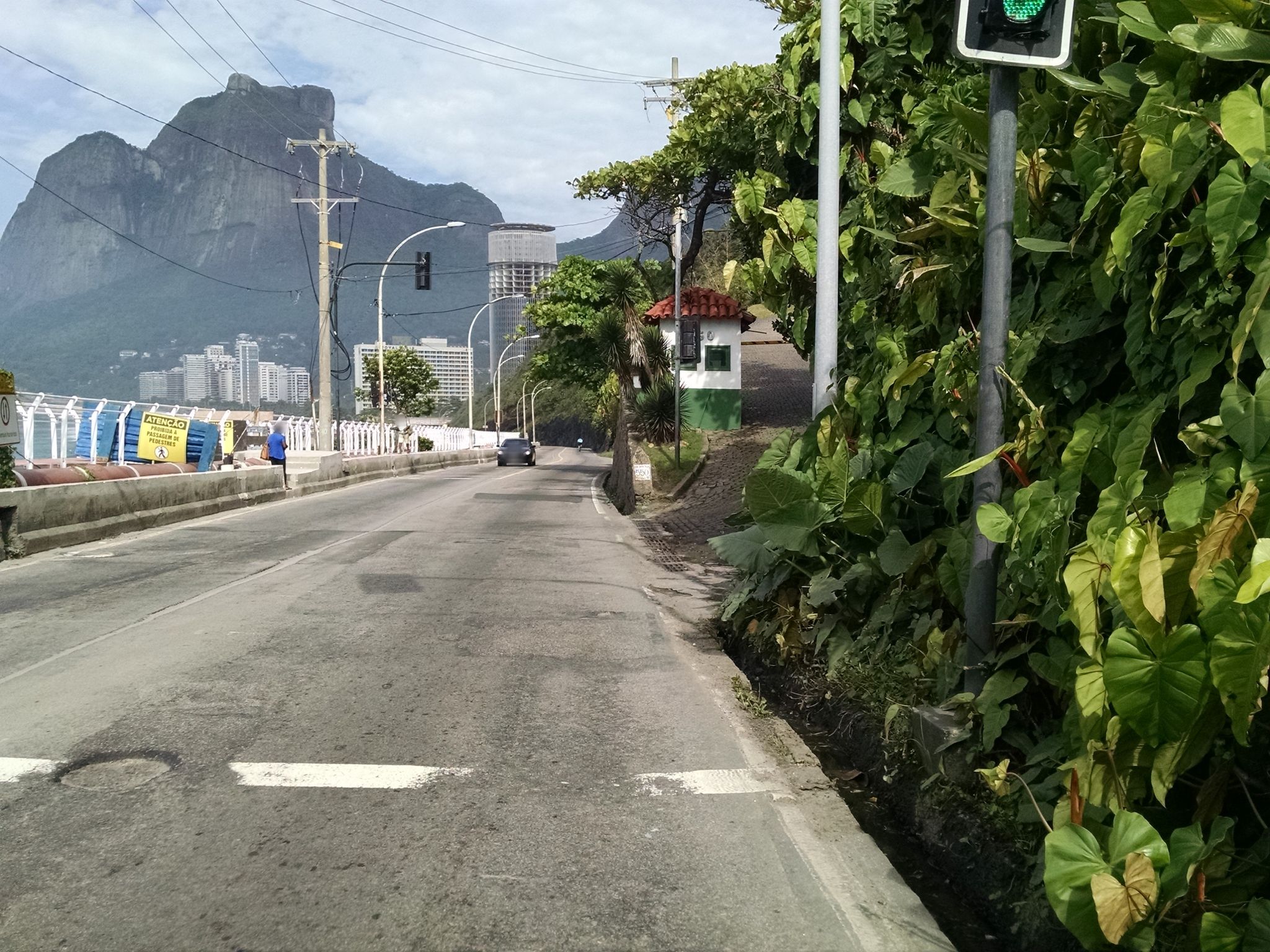 Street-level view near Condomínio Particular, Vidigal