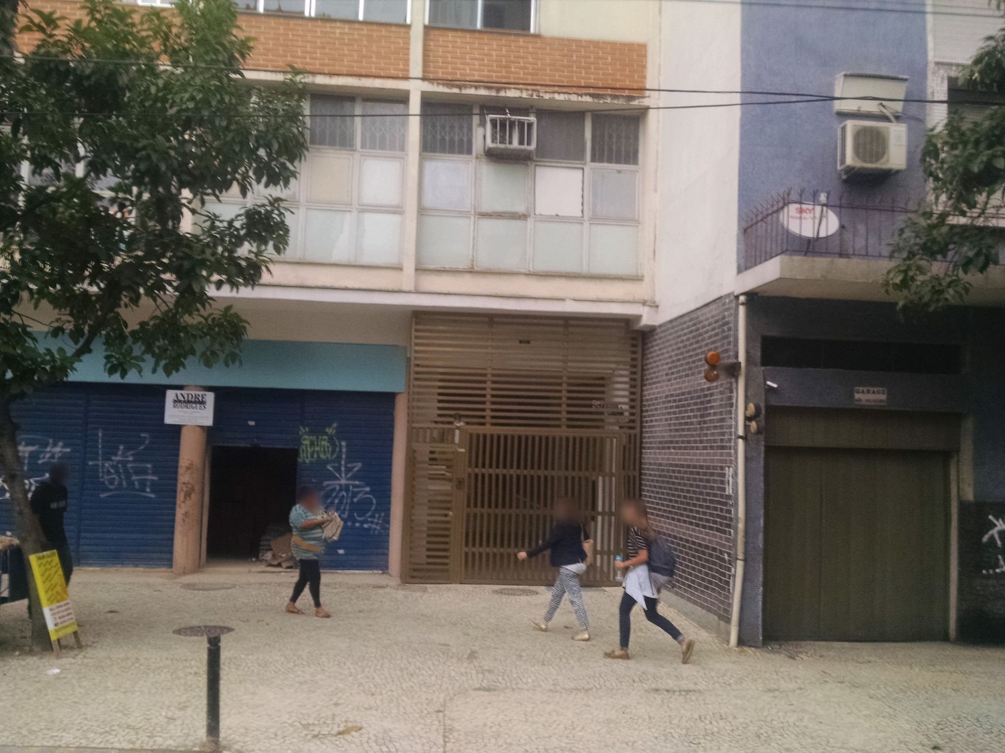 Street-level view near Condomínio Piazza Verde, Botafogo