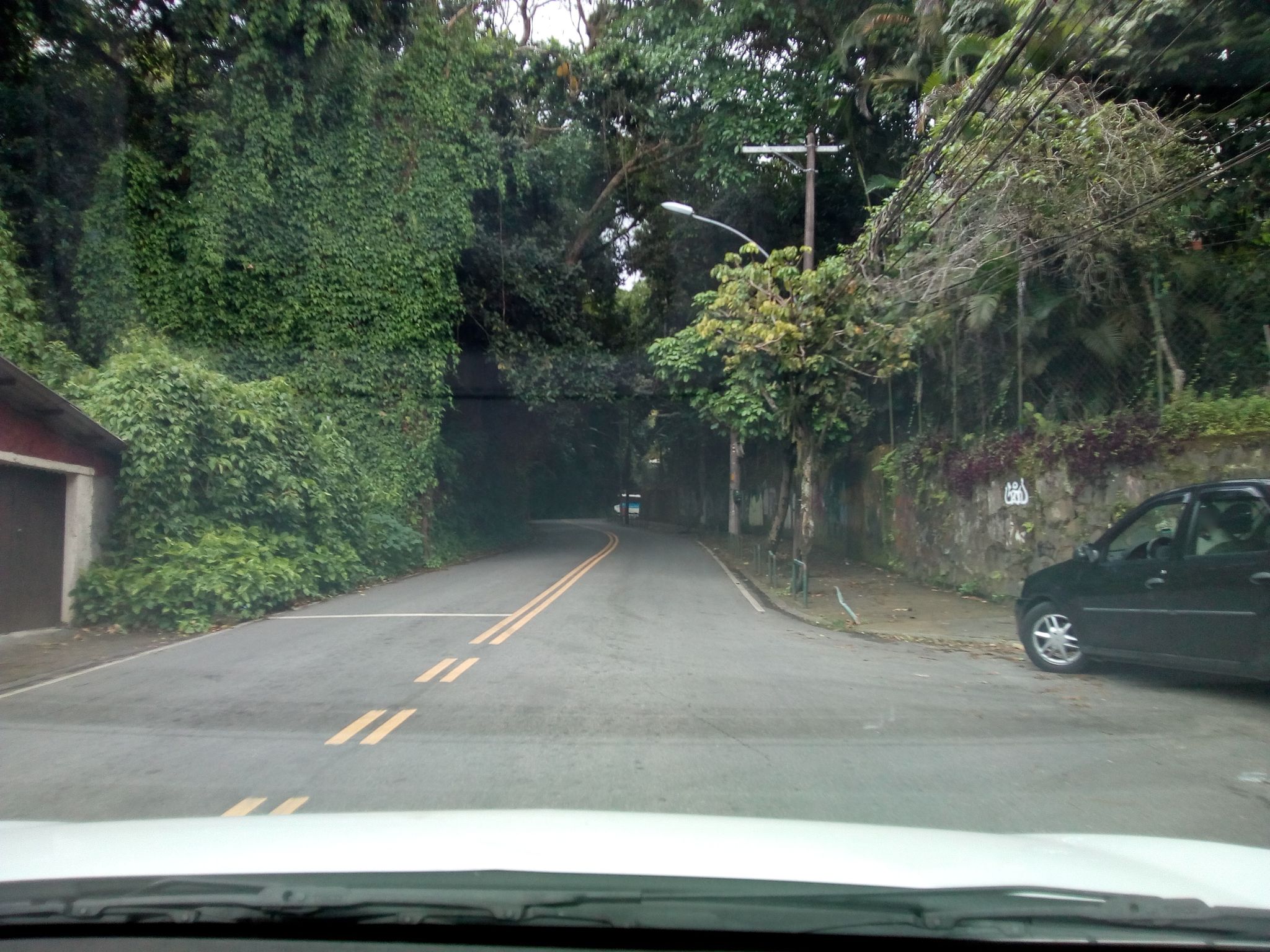 Street-level view near Condomínio Residencial Dona Castorina I e II, Jardim Botânico