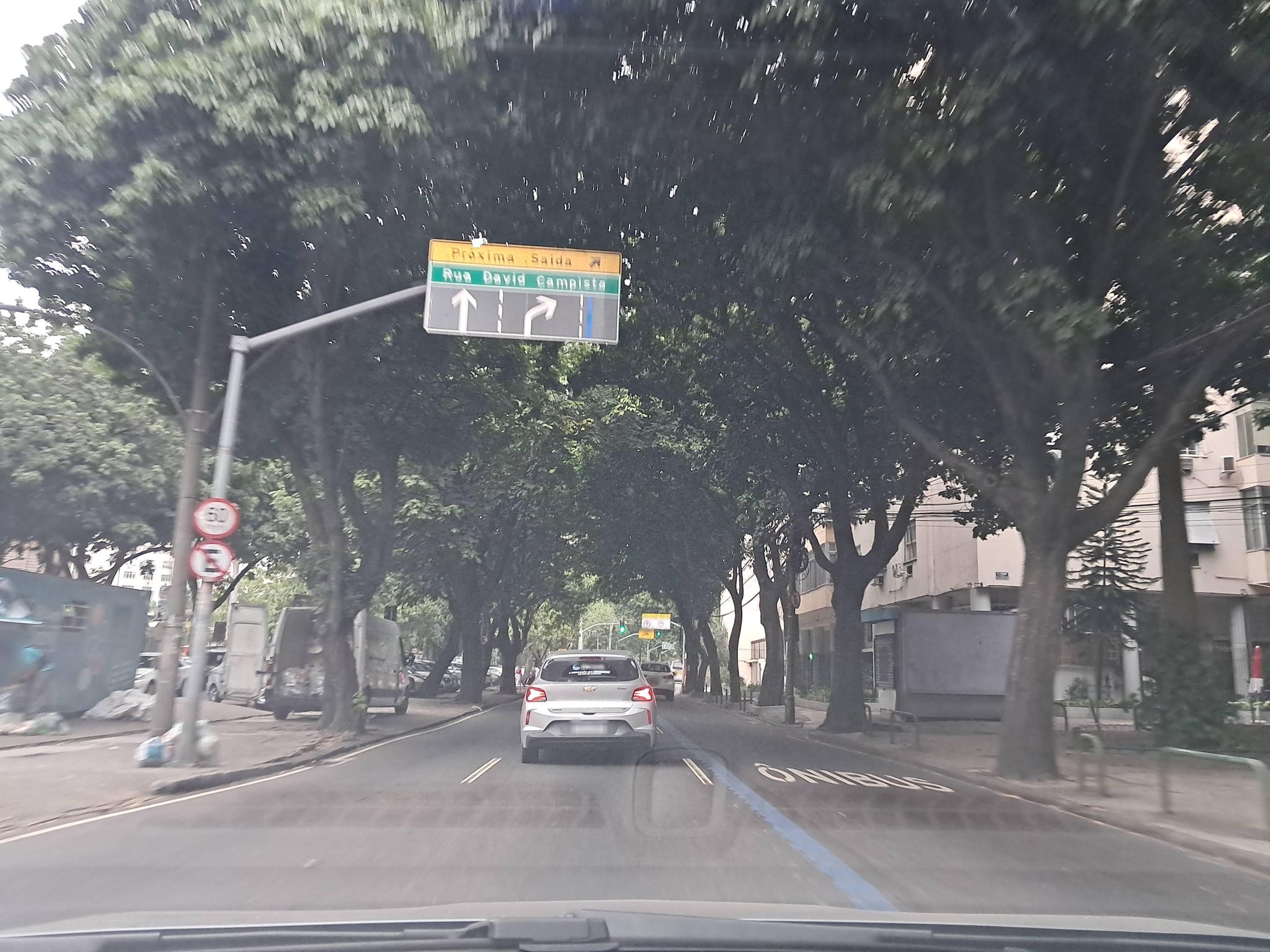 Street-level view near Condomino 24 de Agosto, Botafogo