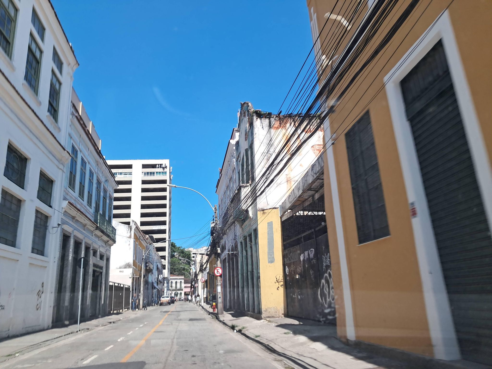 Street-level view near Conservadora Luso-brasileira, Centro