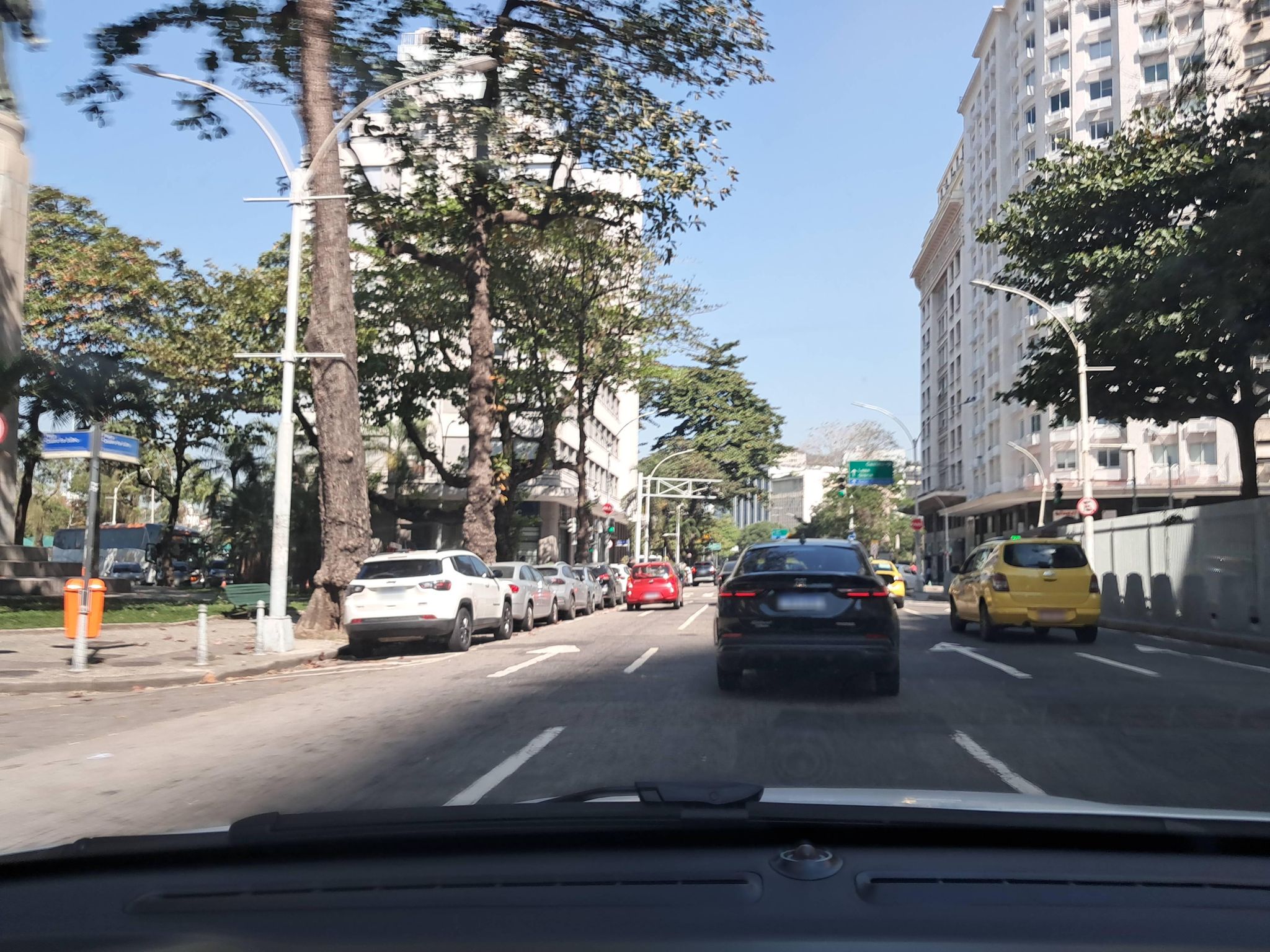 Street-level view near Consulado Americano, Centro