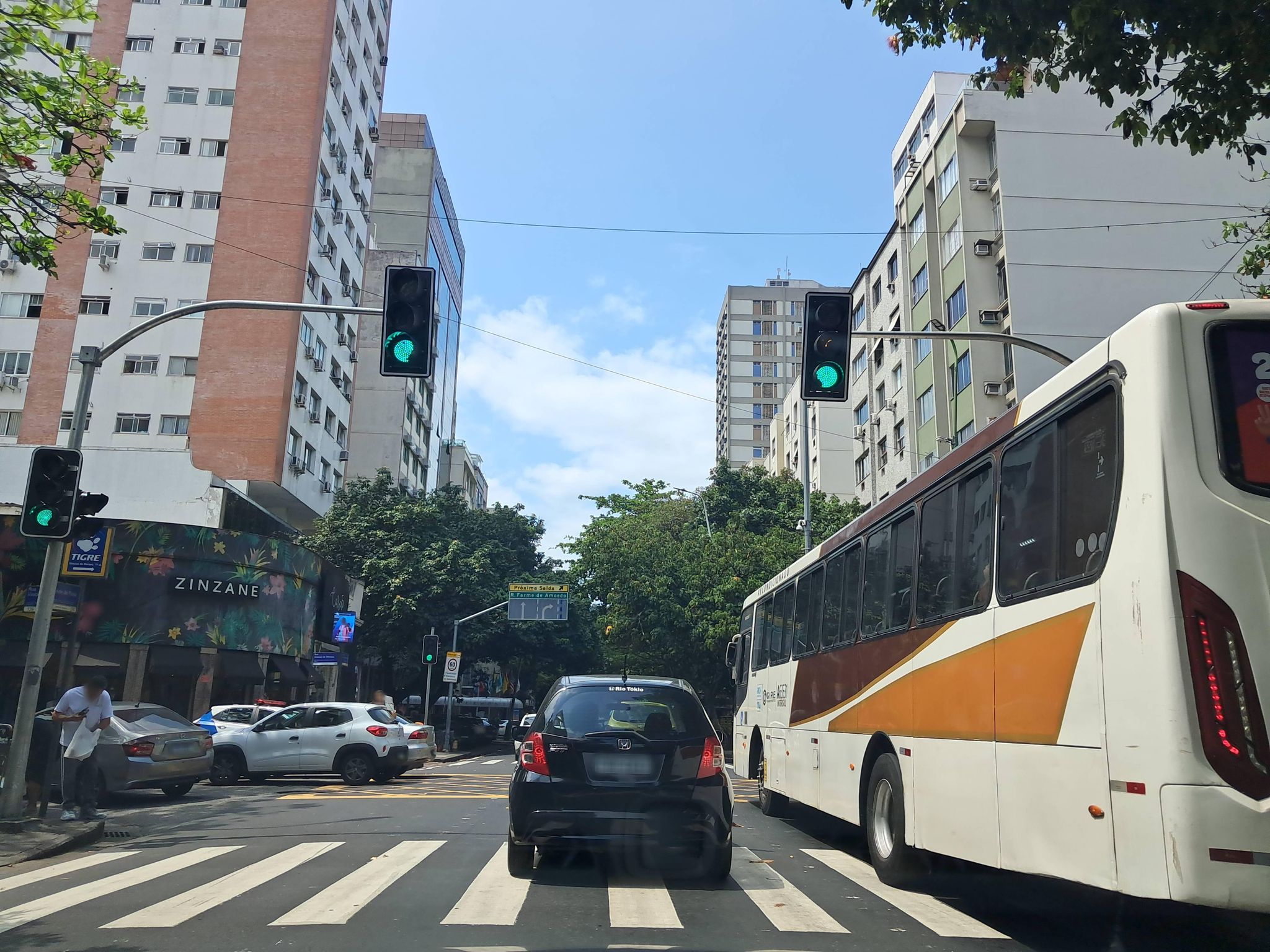 Street-level view near Conversa Fiada, Ipanema