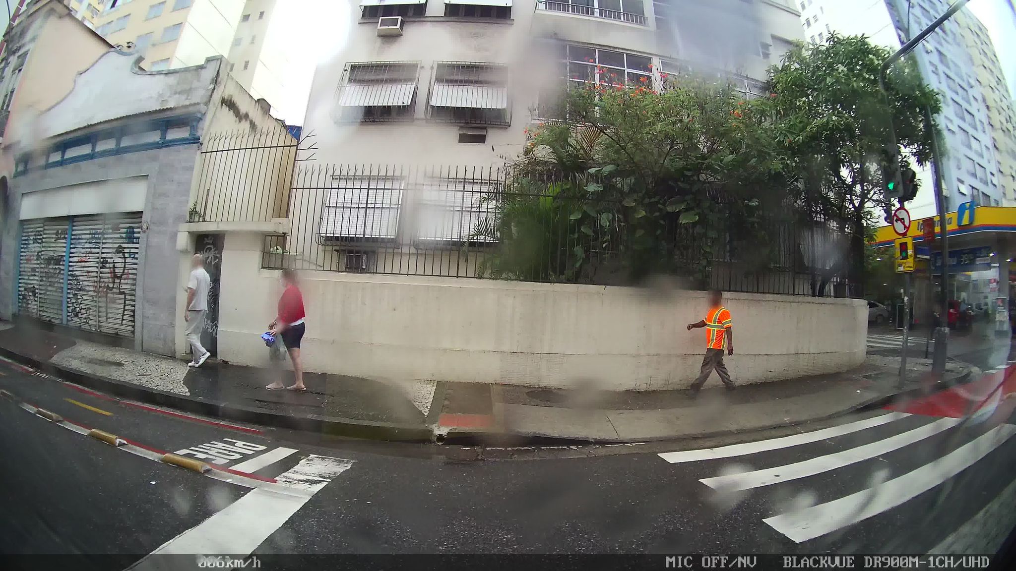 Street-level view near Coordenadoria de Projetos Especiais, Laranjeiras