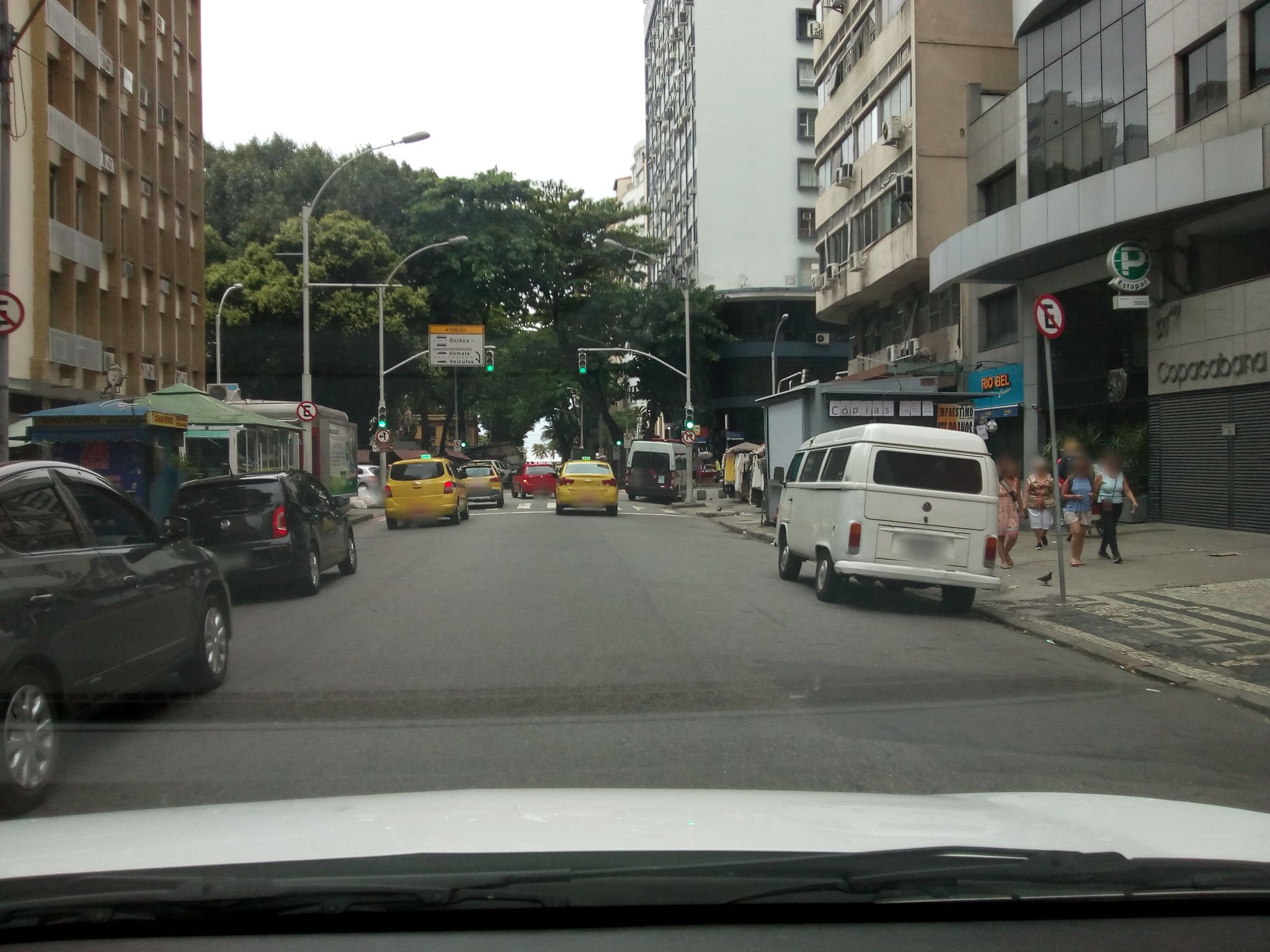 Street-level view near Copacabana Medical Tower e Estapar, Copacabana
