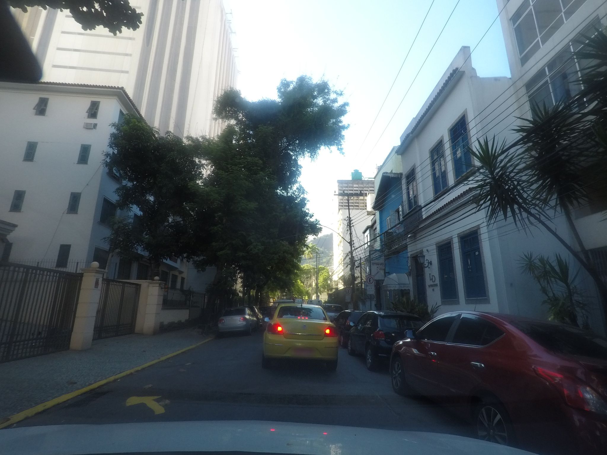 Street-level view near Criançartes, Botafogo