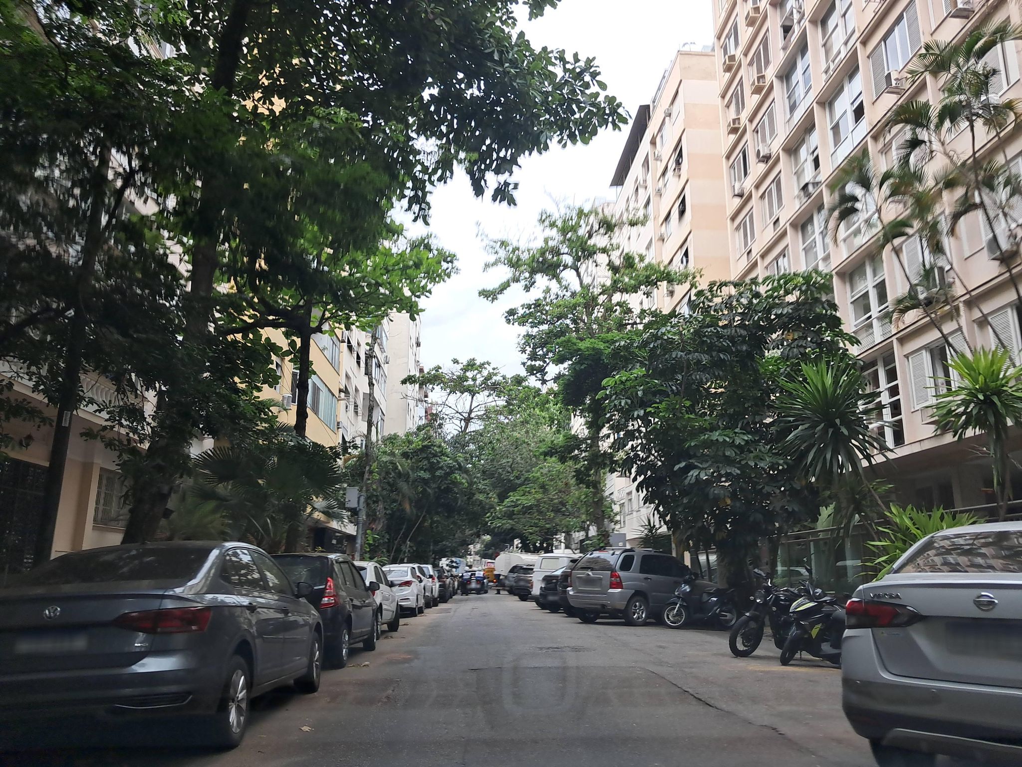 Street-level view near Dakar, Copacabana