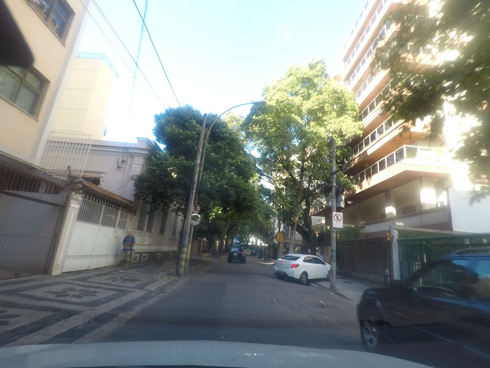 Street-level view near Del Rey, Laranjeiras