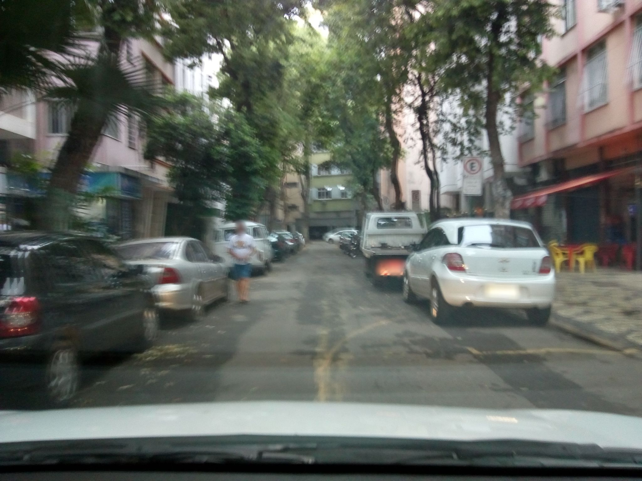 Street-level view near Deolinda Martins, Catete