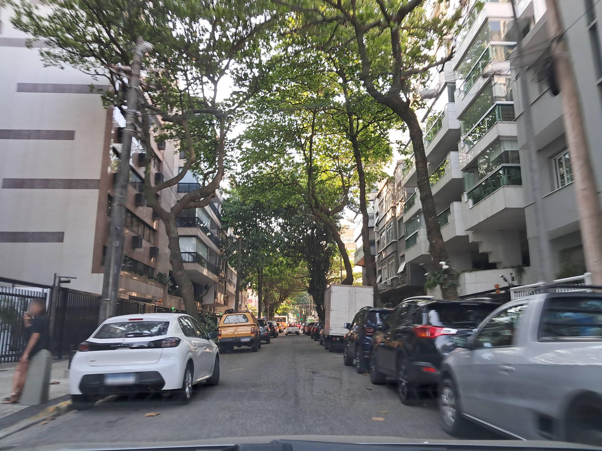 Street-level view near Diamonts, Ipanema