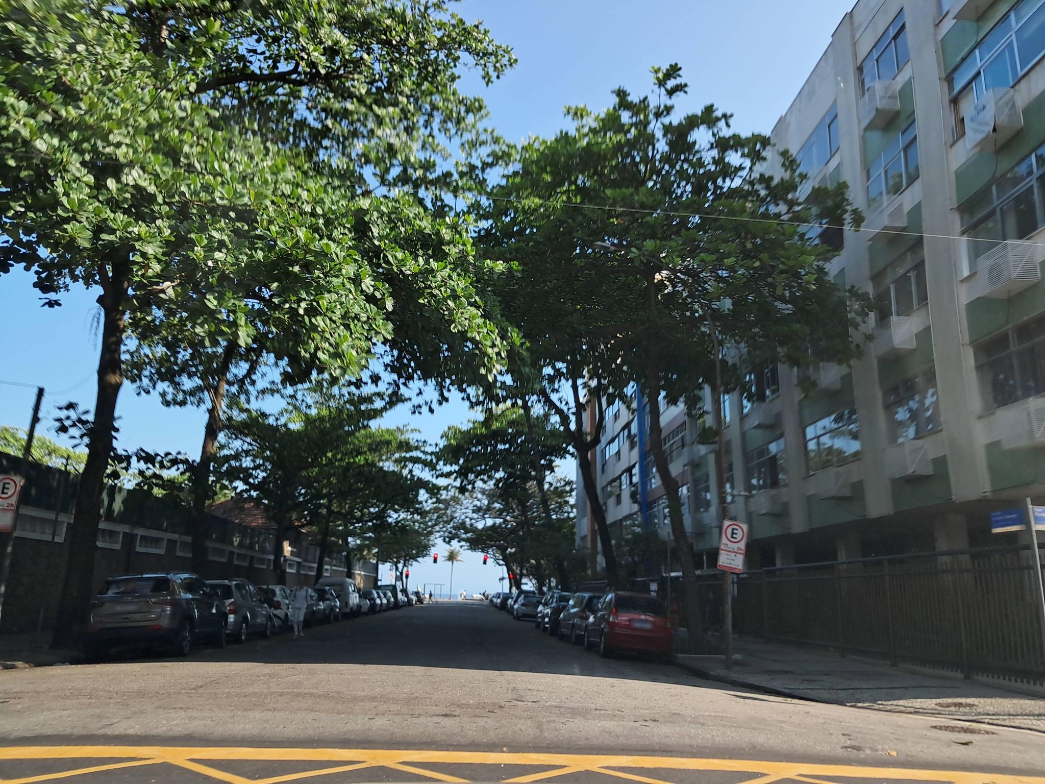 Street-level view near Dom Alexandre, Ipanema