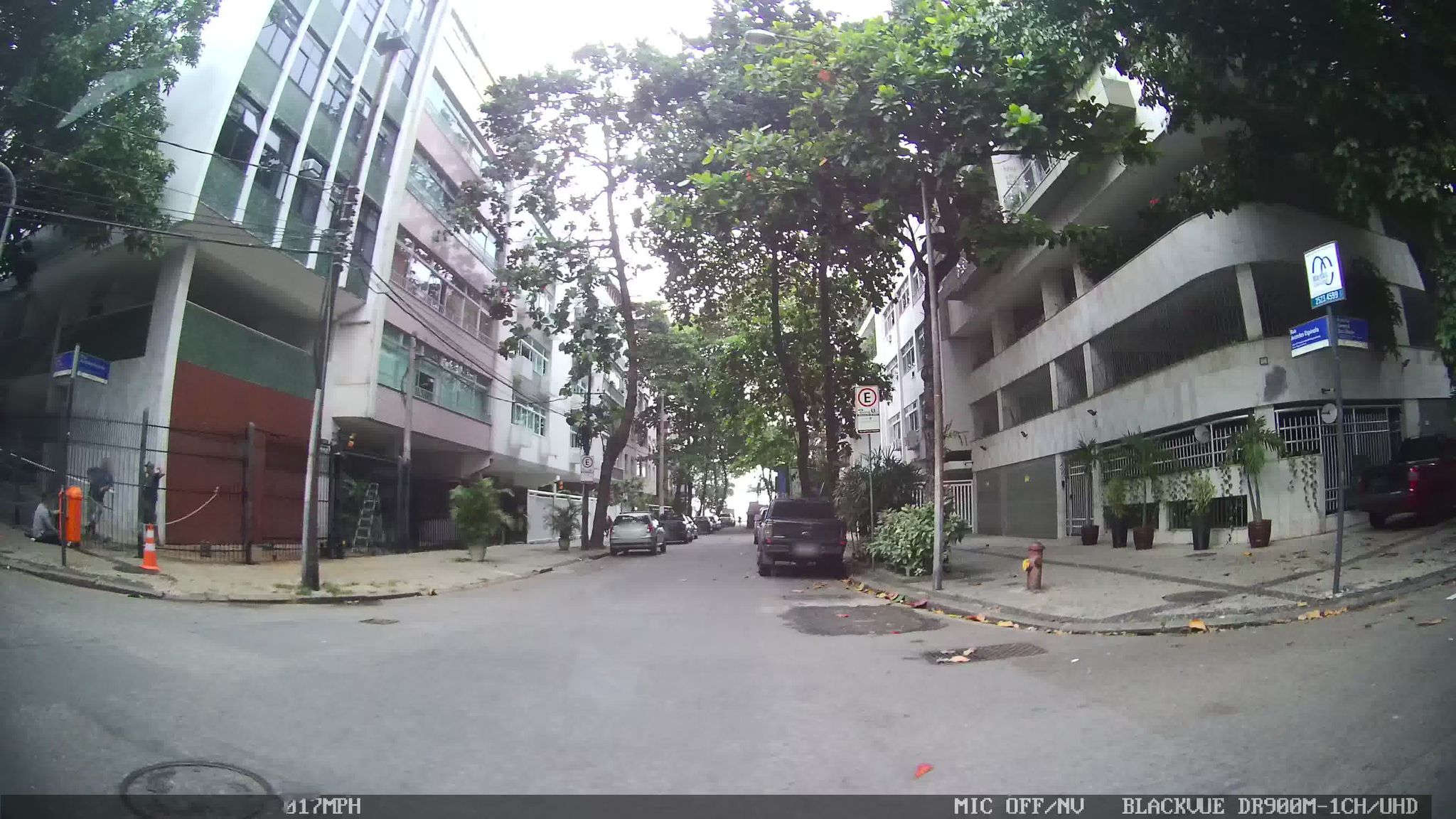 Street-level view near Dom Enrique, Leblon