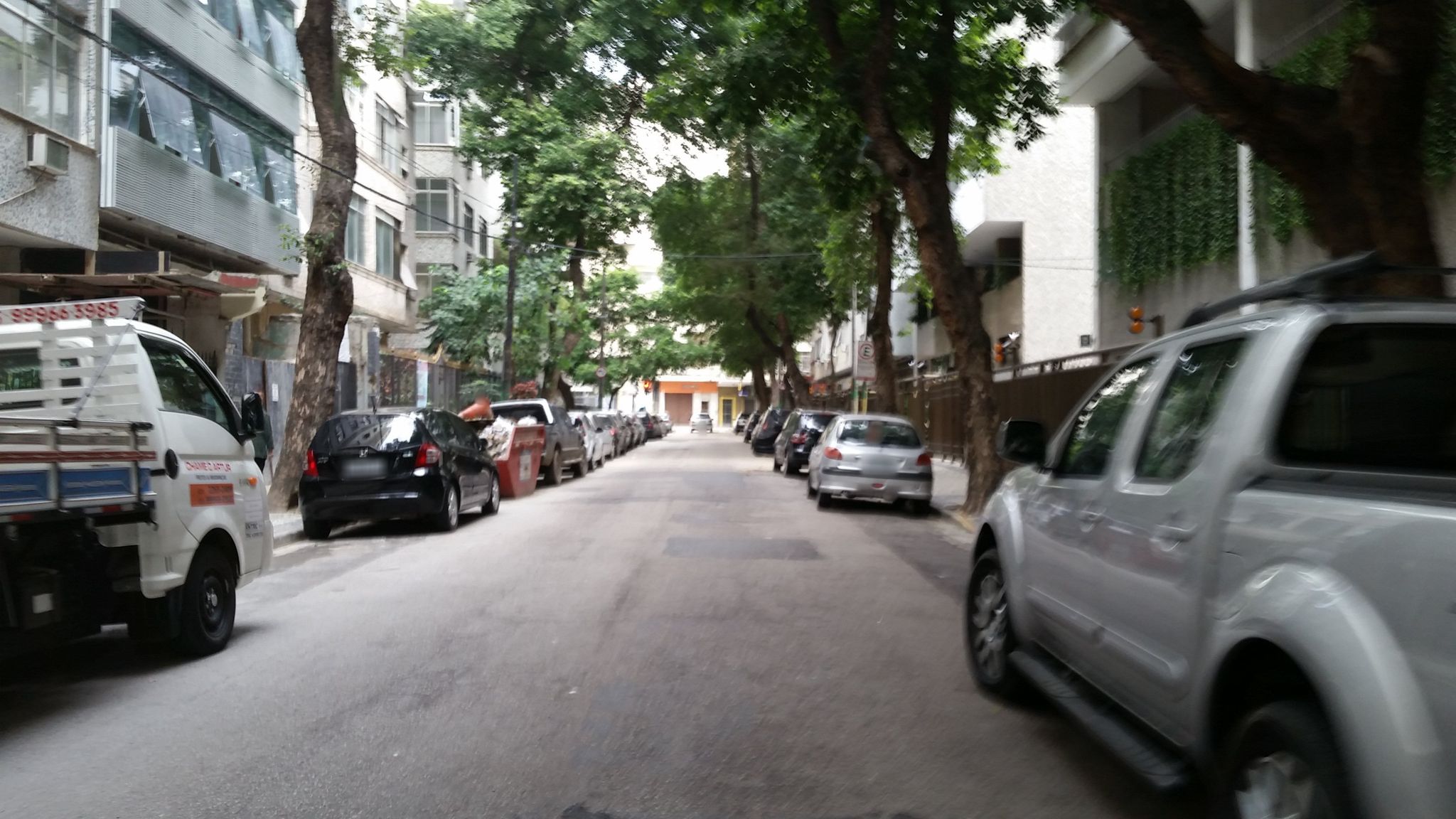 Street-level view near Dr. Salk, Catete