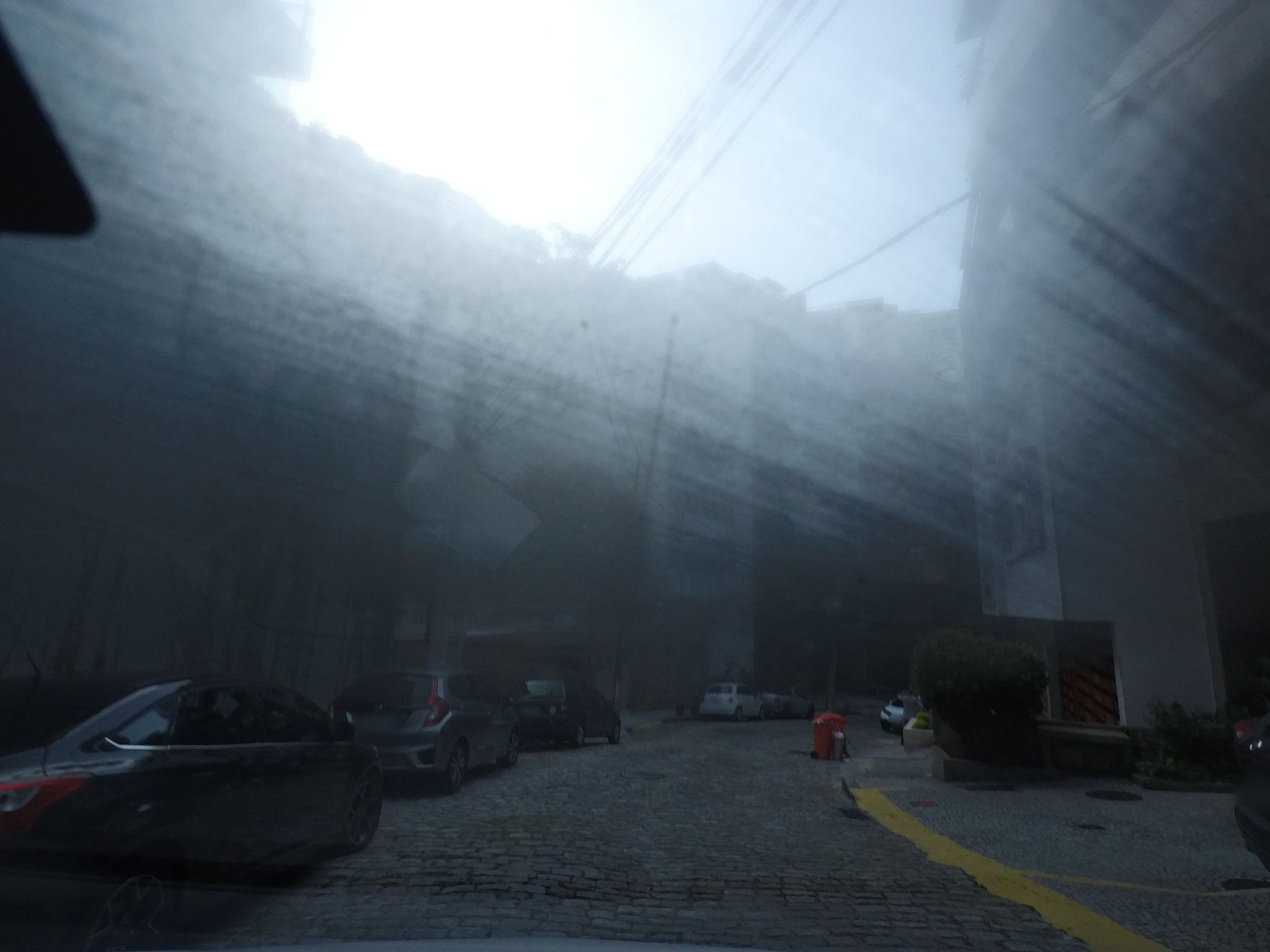 Street-level view near Duque de Hanoner, Lagoa