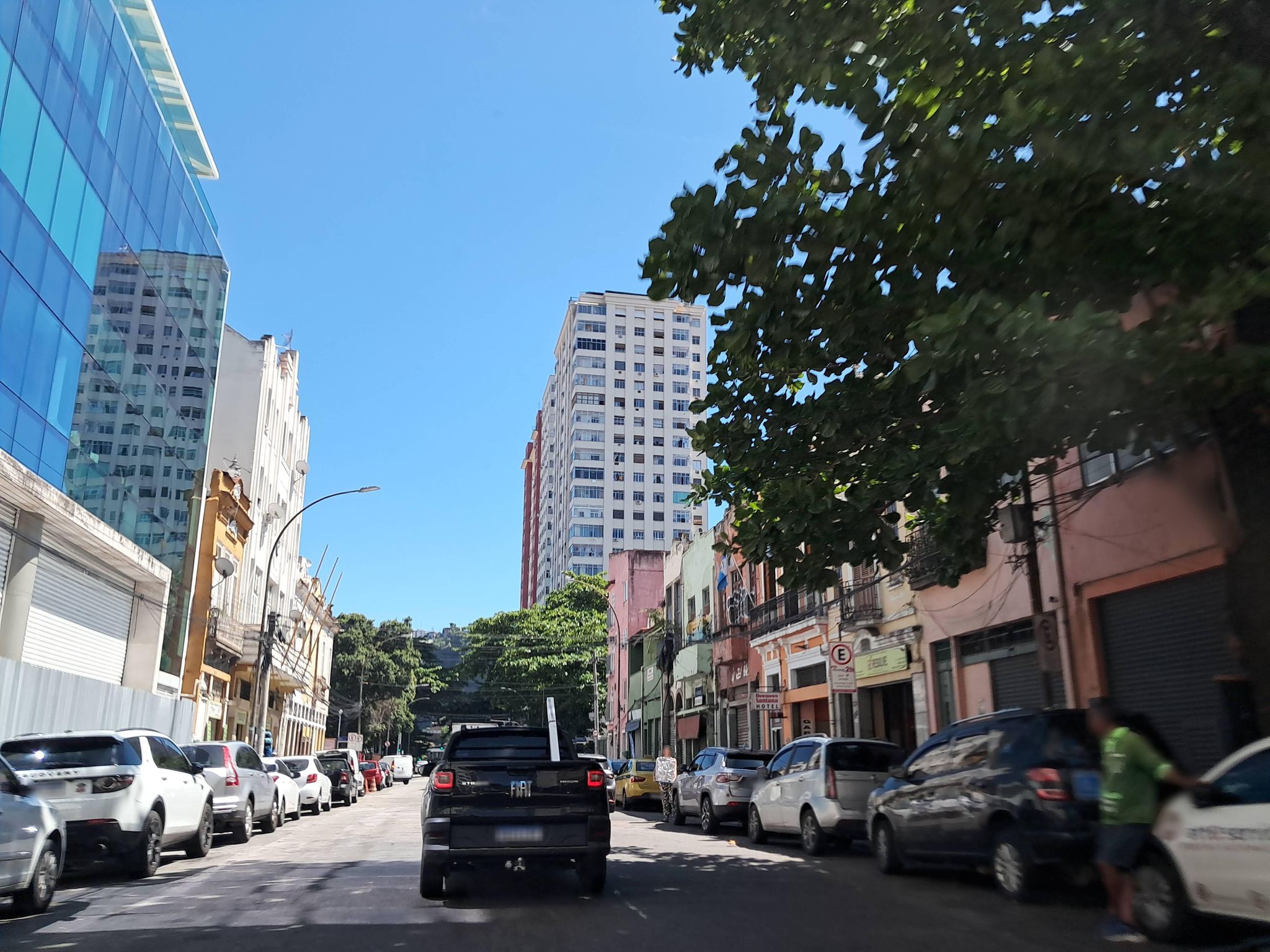 Street-level view near Ed. 26 de Agosto, Centro
