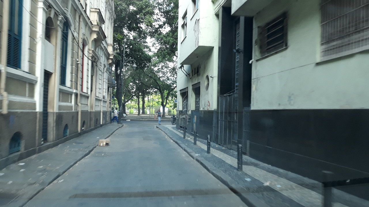 Street-level view near Ed. Abreu, Glória