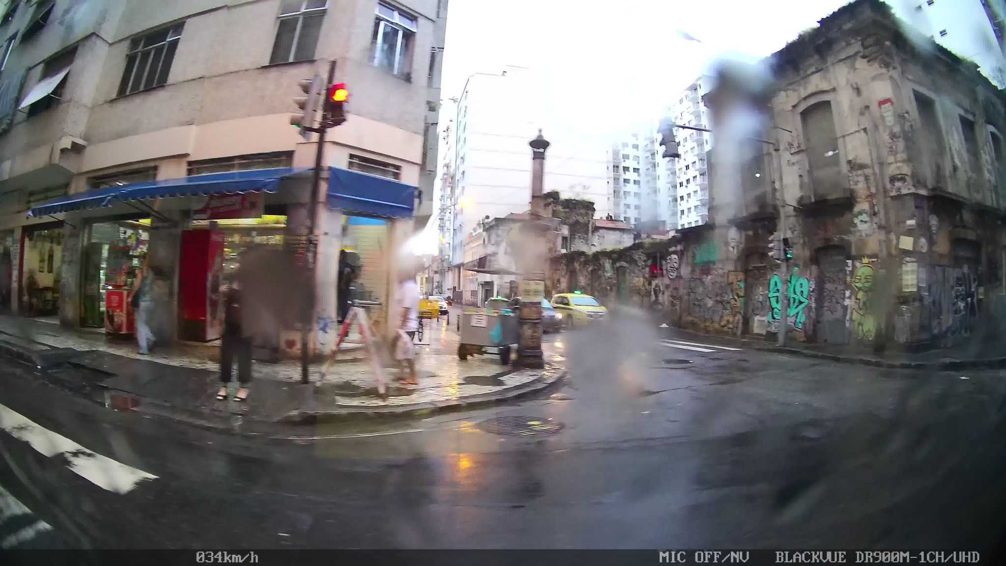Street-level view near Ed. Abreu Teixeira, Centro