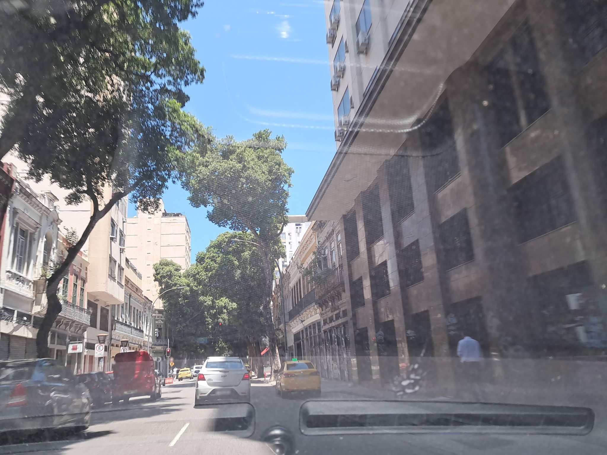 Street-level view near Ed. Alexandre Esperan, Centro