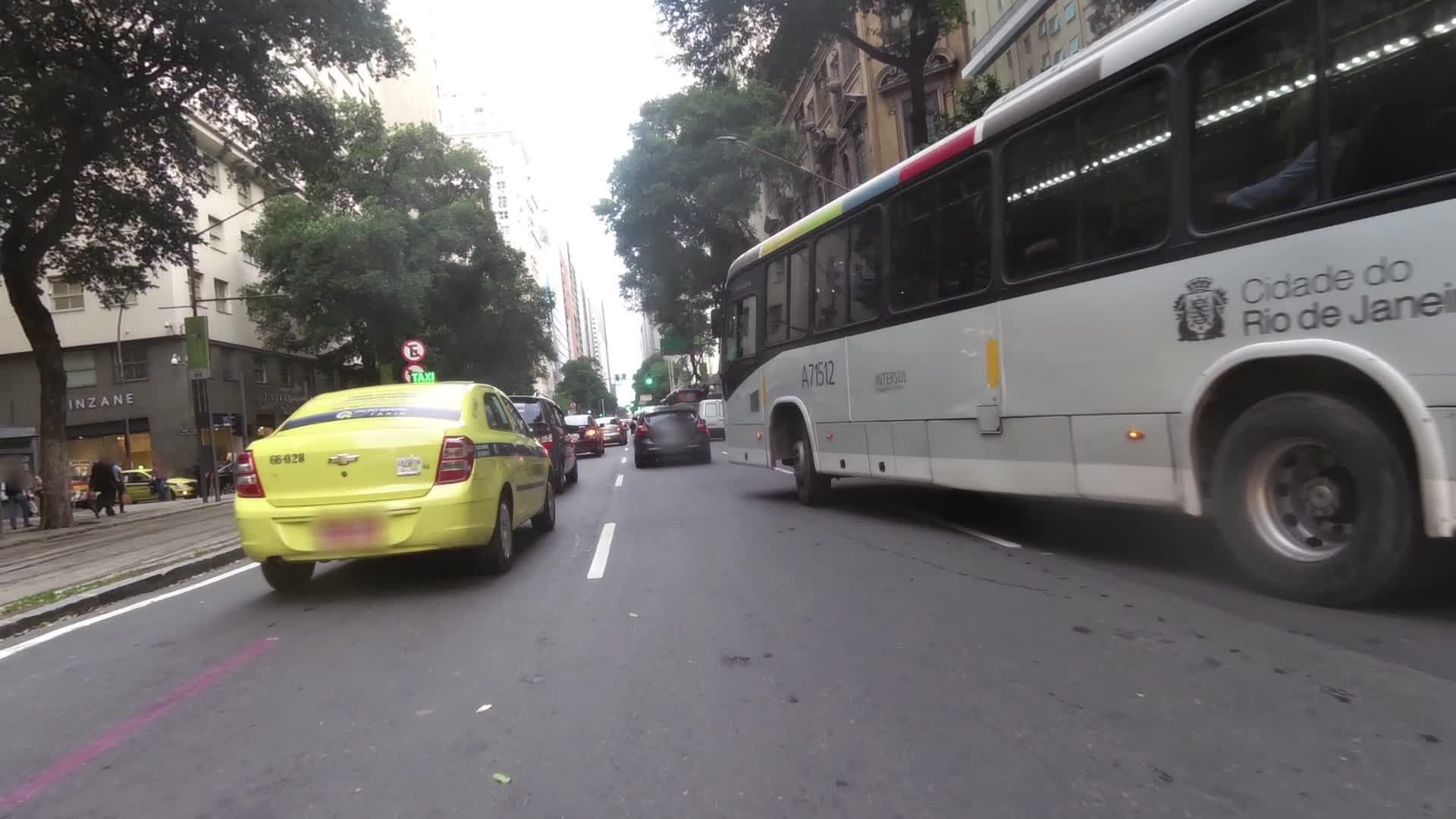 Street-level view near Ed. Alfredo Simões, Centro