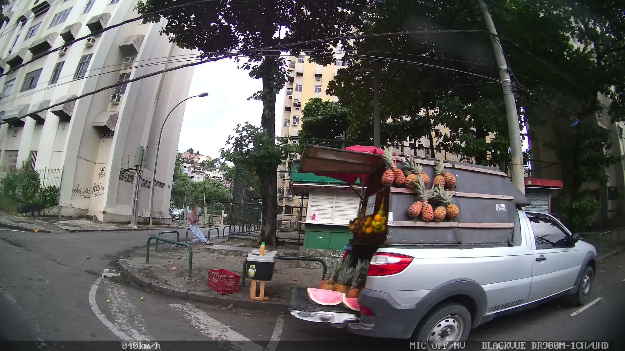 Street-level view near Ed. Amaury Louzada, Santa Teresa
