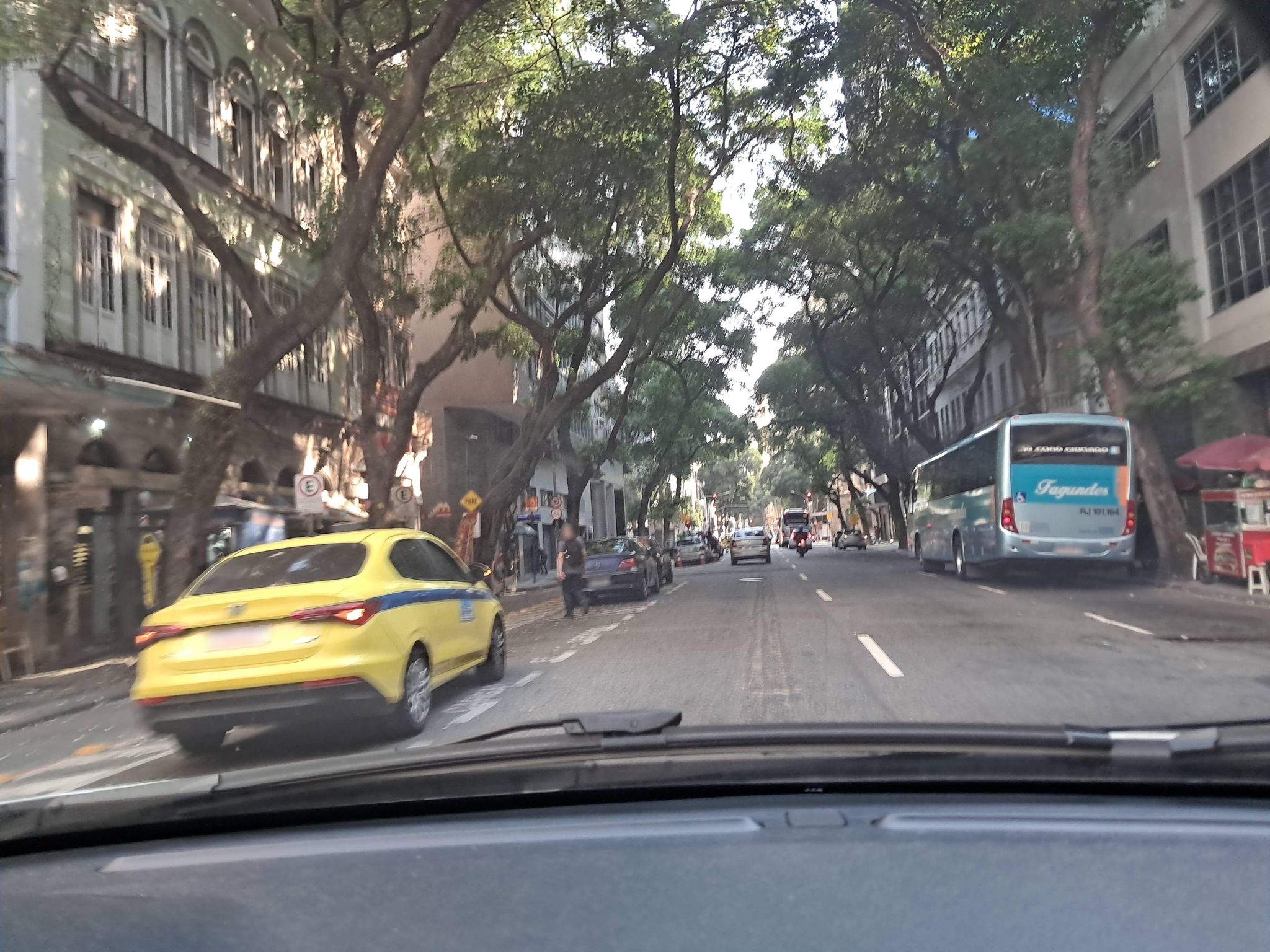 Street-level view near Ed. Amazonia, Centro