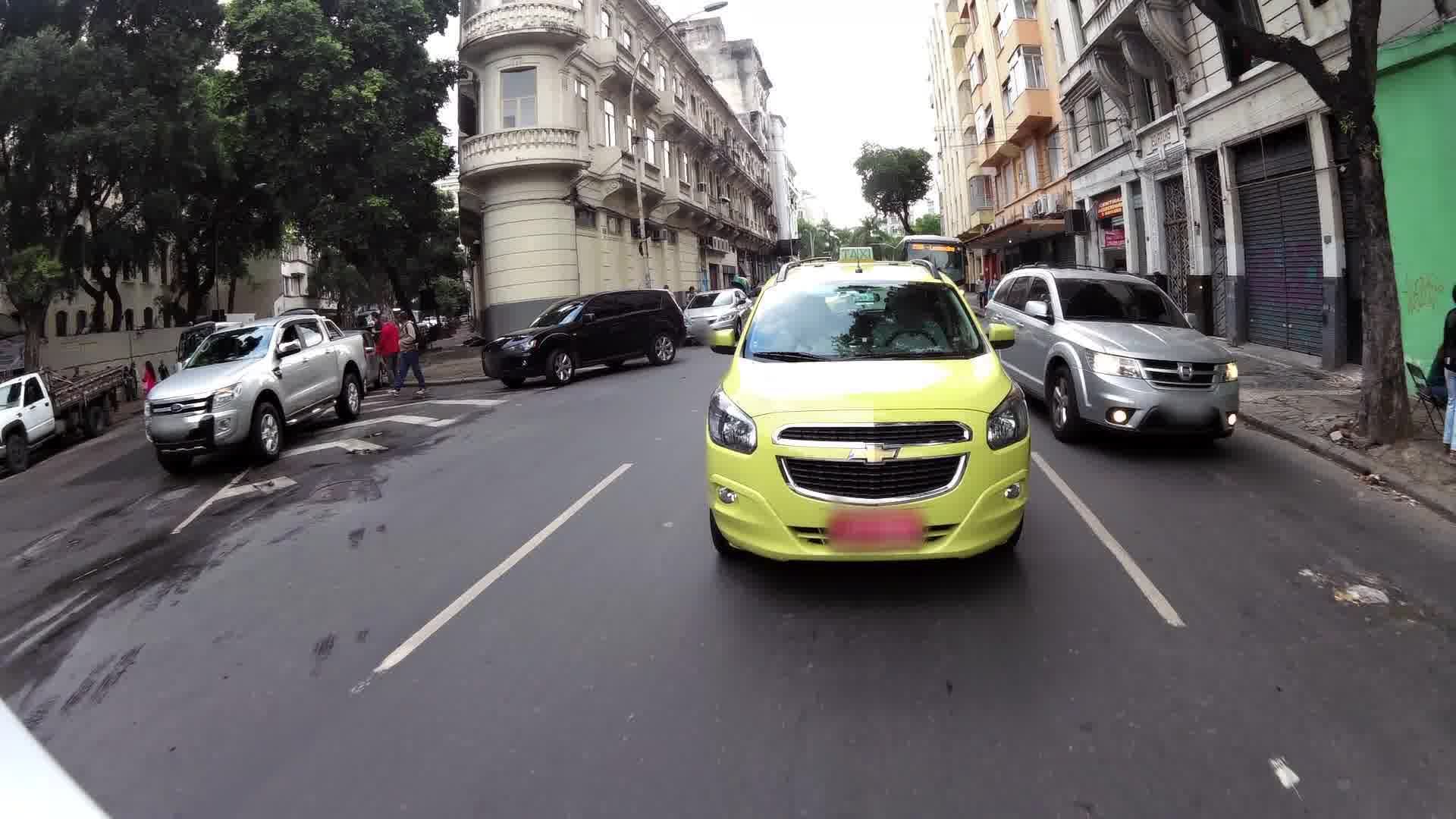 Street-level view near Ed. Atlas, Centro