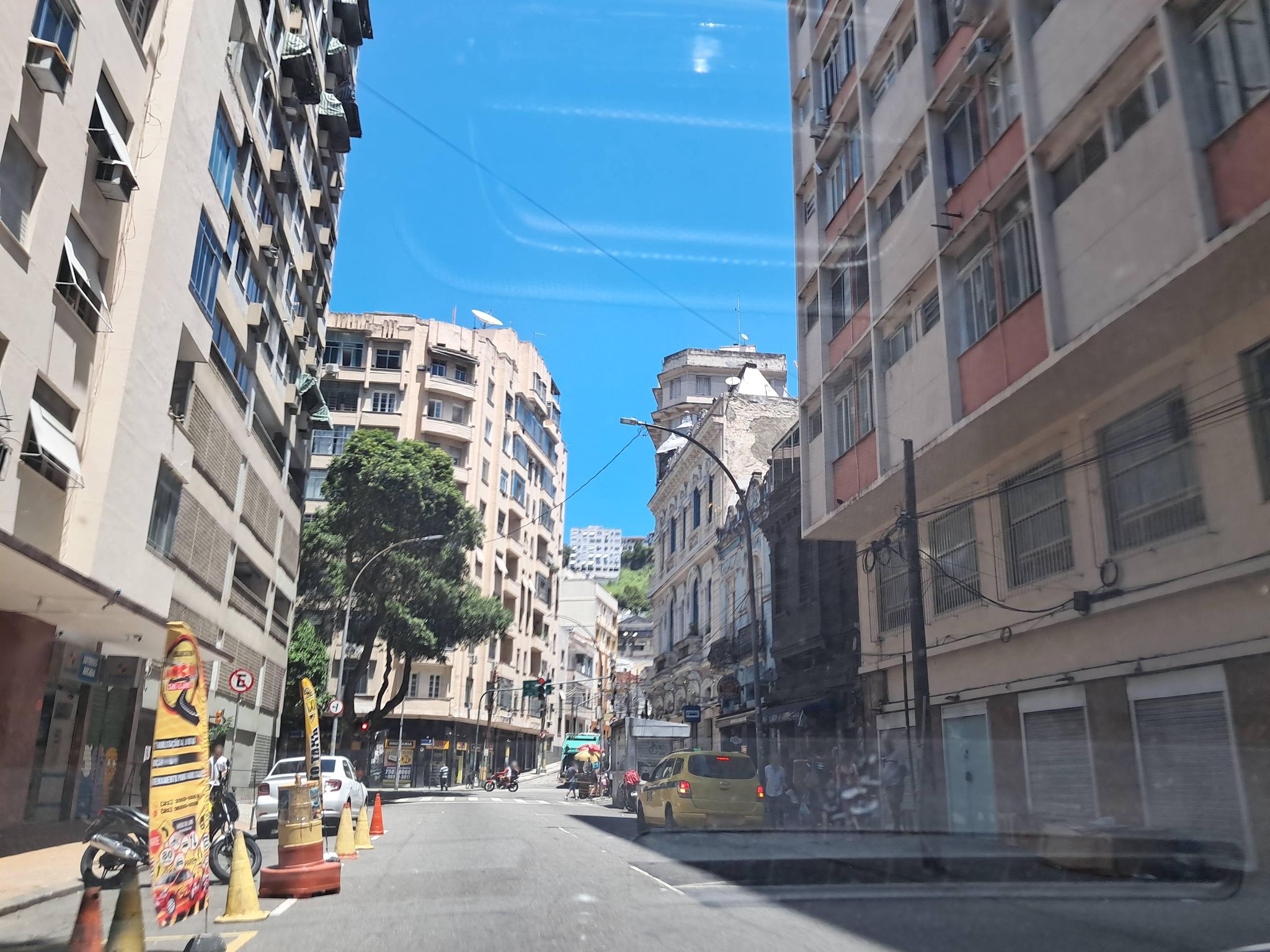 Street-level view near Ed. Augusta, Centro