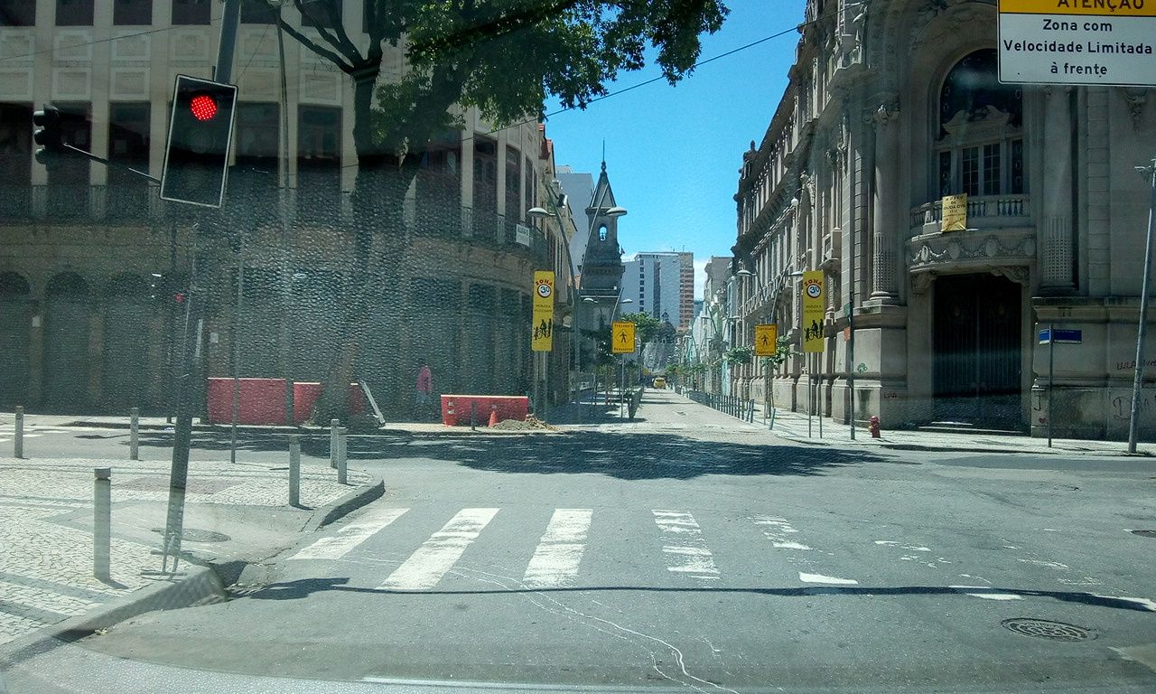 Street-level view near Ed. Av. Chile, Santa Teresa