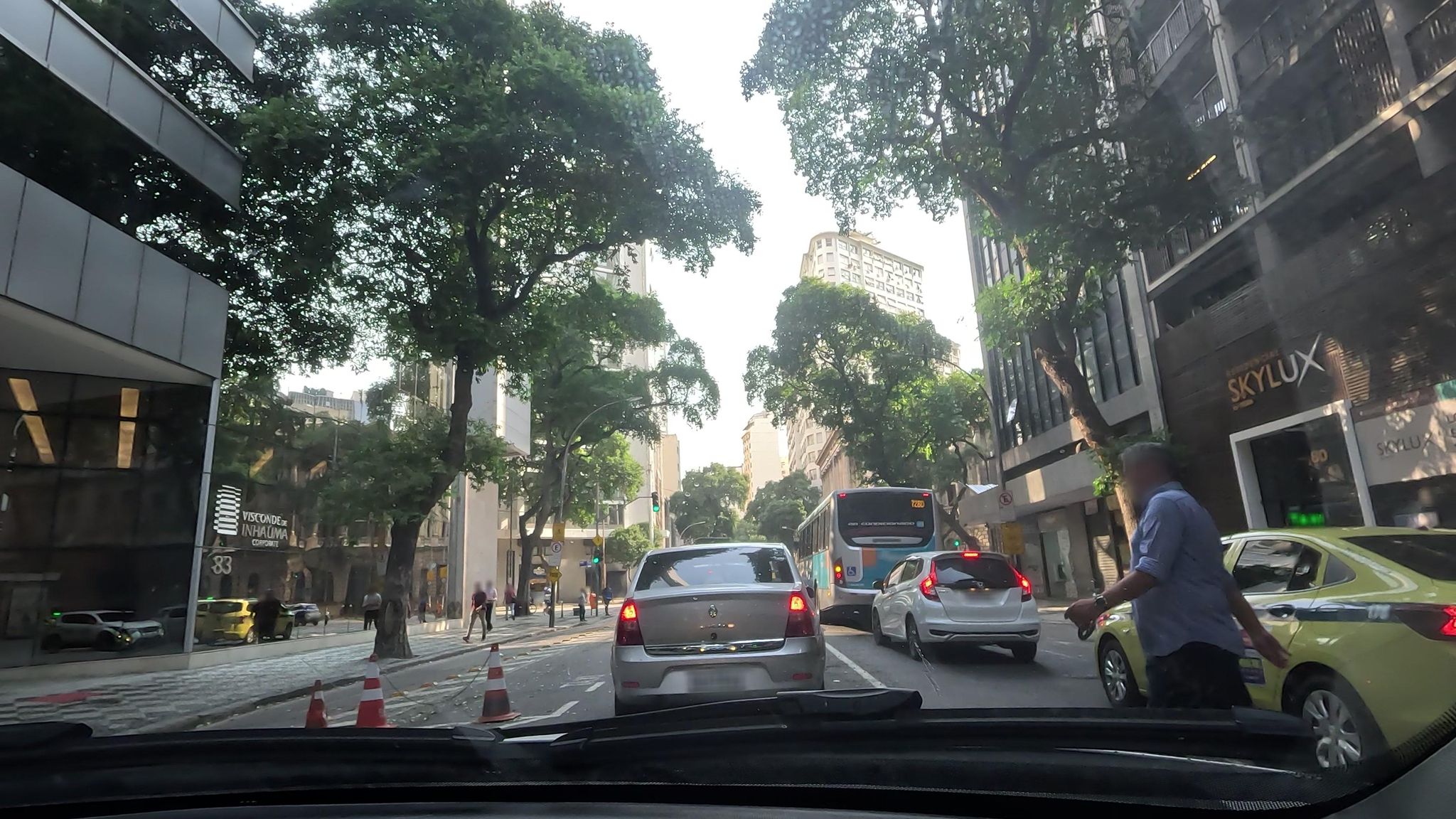 Street-level view near Ed. Avenida, Centro