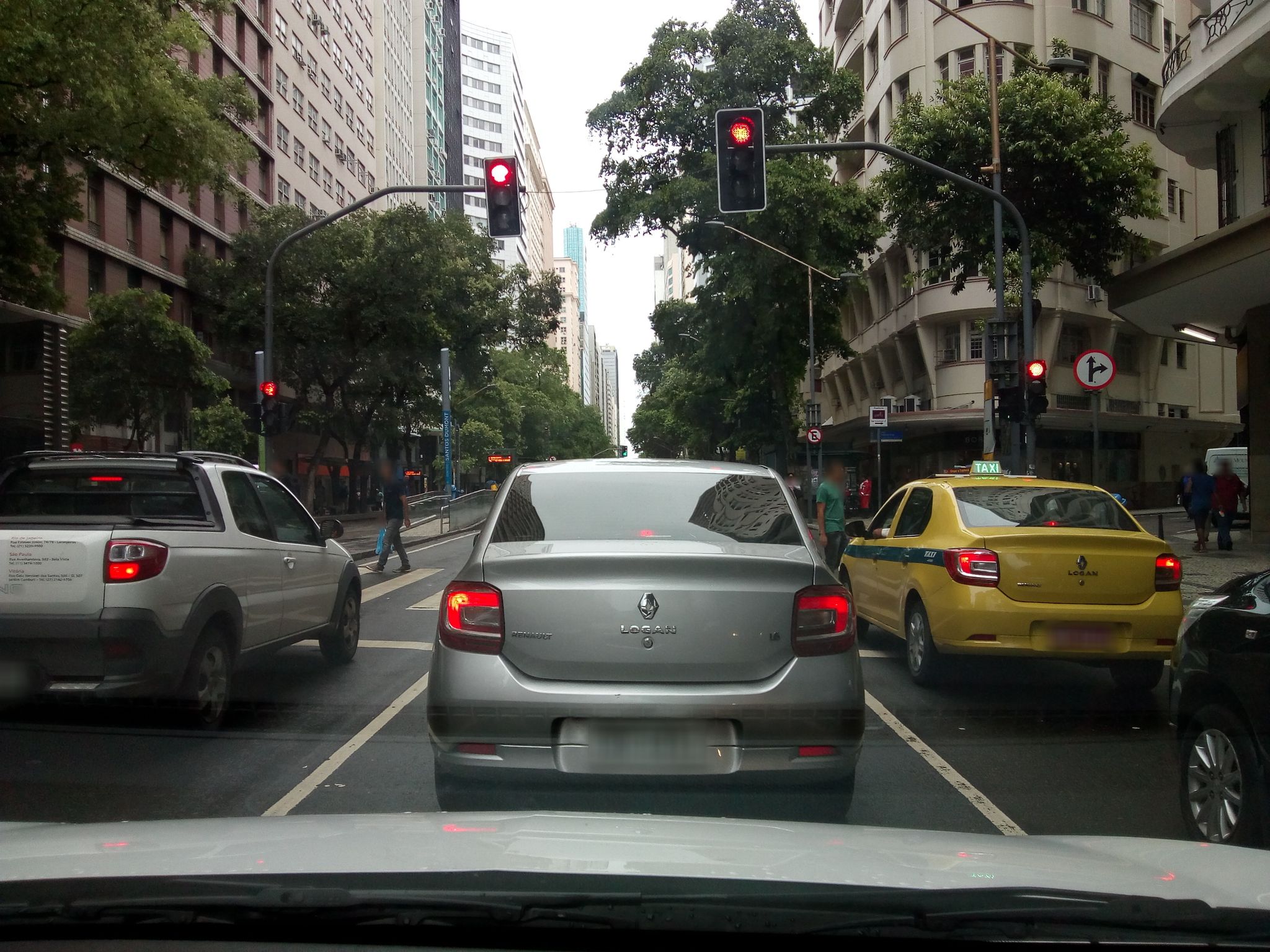 Street-level view near Ed. Avenida/subsolo, Centro
