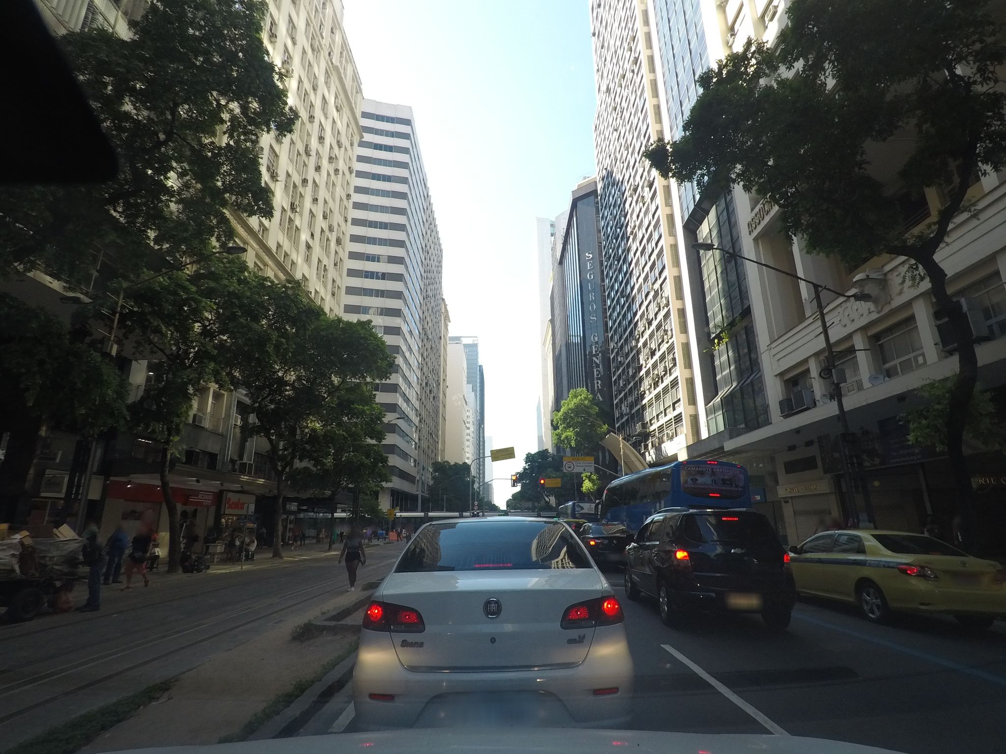 Street-level view near Ed. Banisbra, Centro