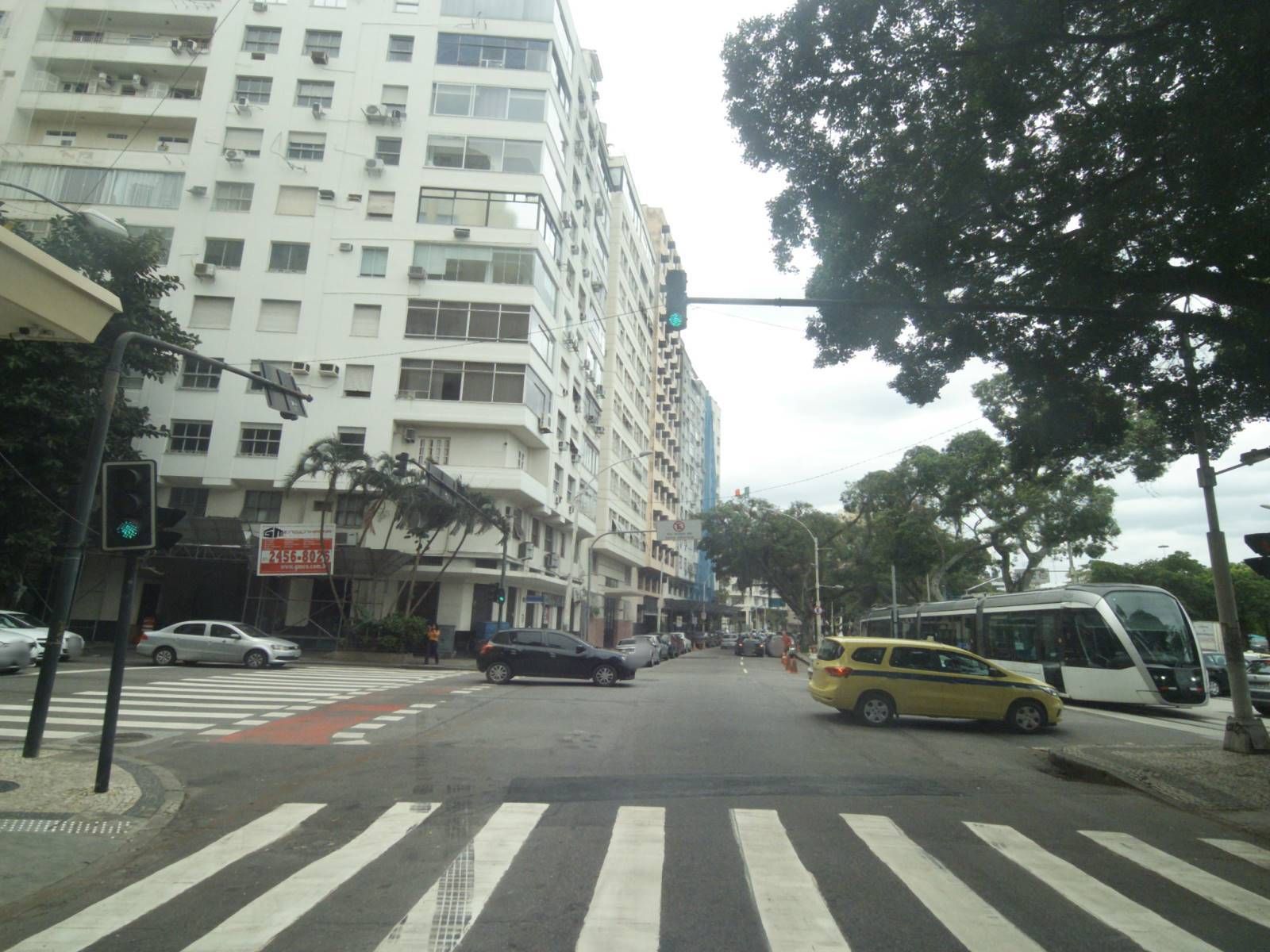 Street-level view near Ed. Beira Mar, Glória
