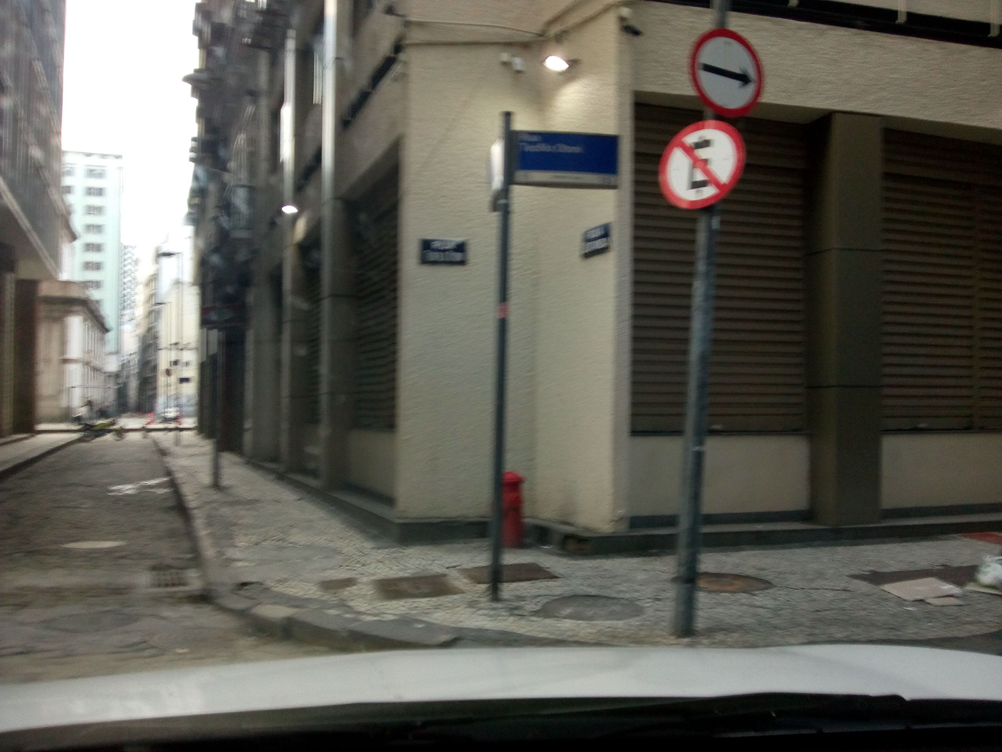 Street-level view near Ed. Brasiluso, Centro