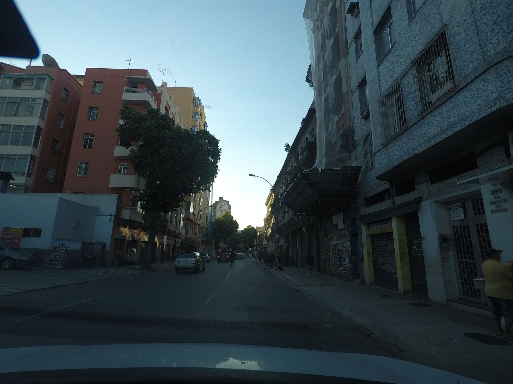 Street-level view near Ed. Carlos de Carvalho, Centro