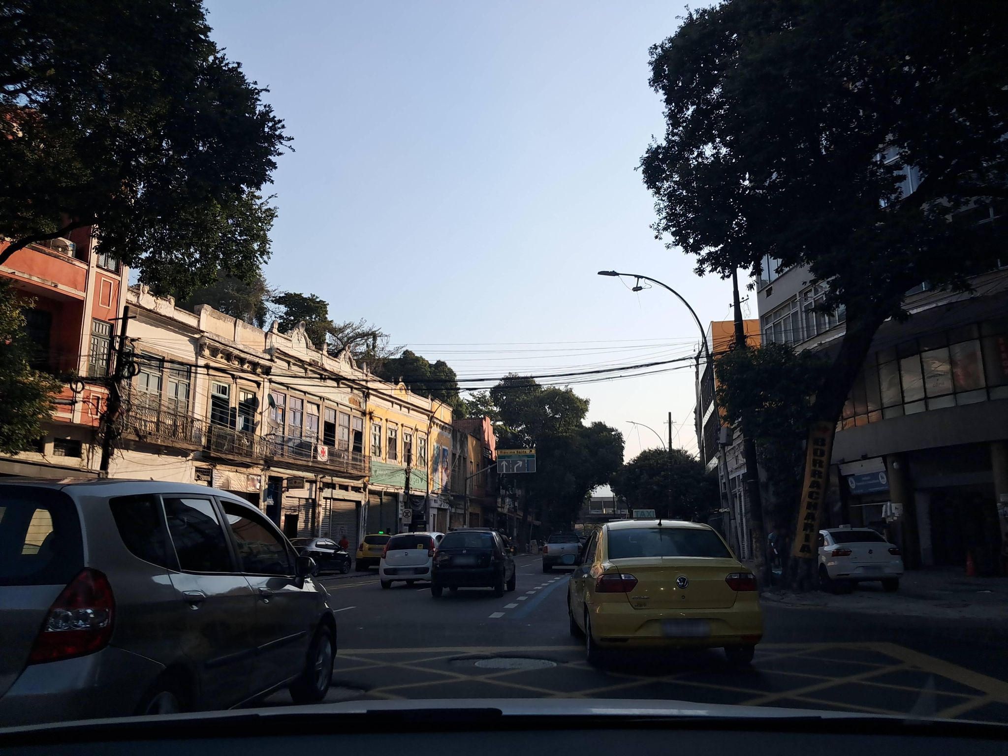Street-level view near Ed. Carlos Ribeiro, Centro