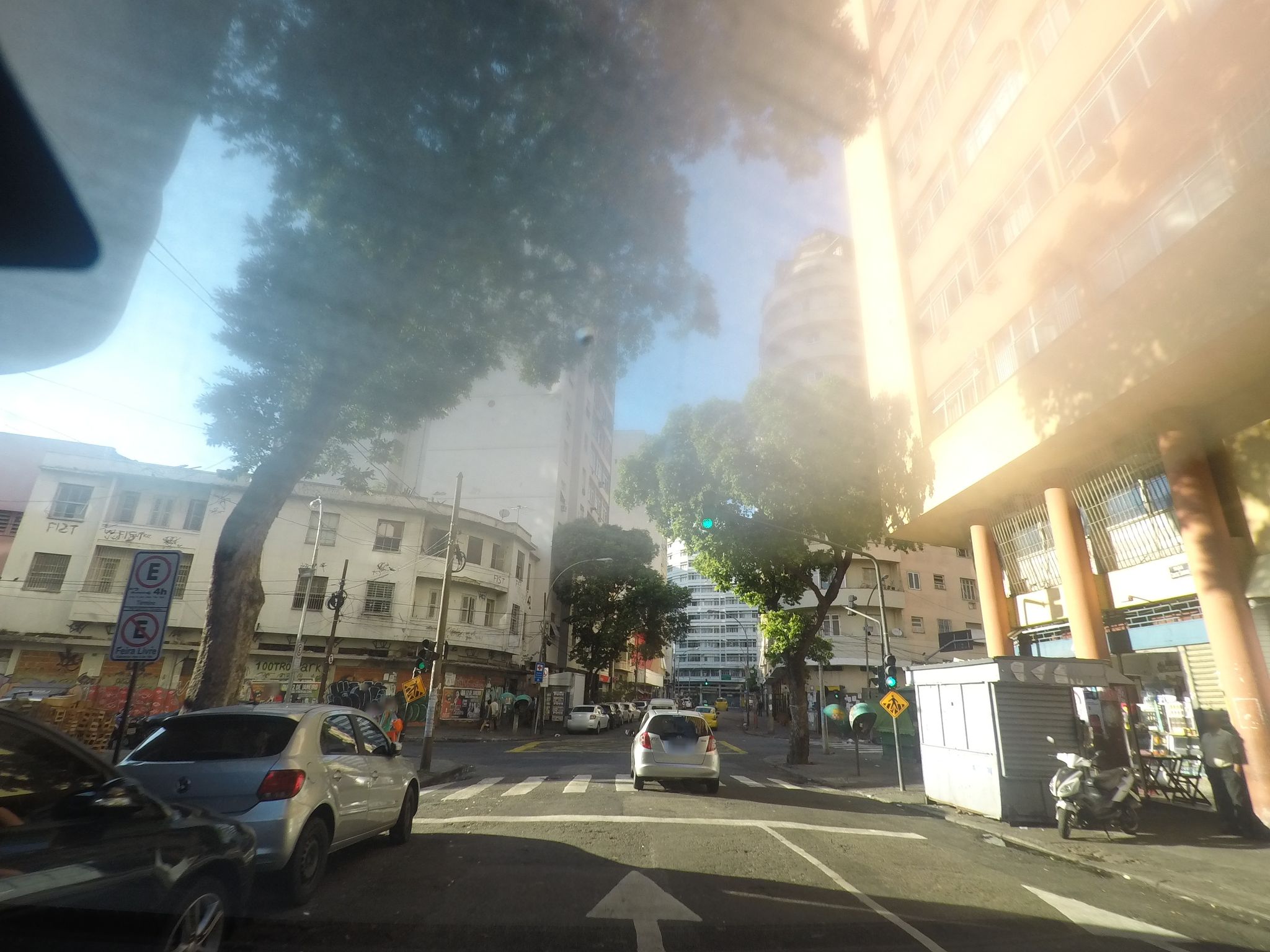 Street-level view near Ed. Carlos Sampaio, Centro