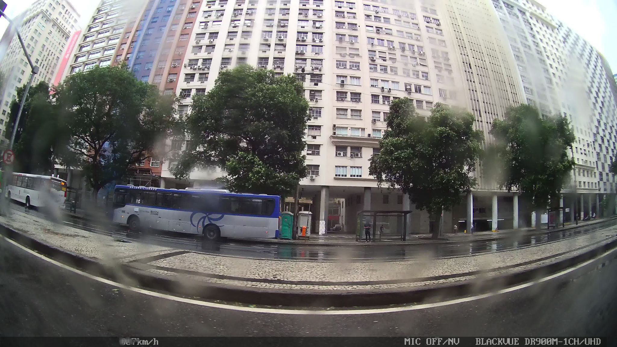 Street-level view near Ed. Central Primeiro - Unibanco, Centro