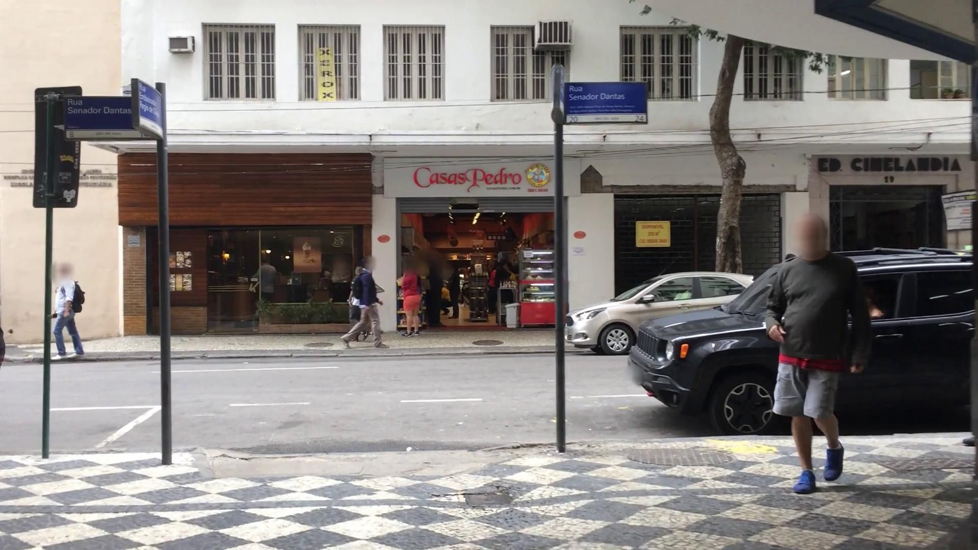 Street-level view near Ed. Cinelândia, Centro
