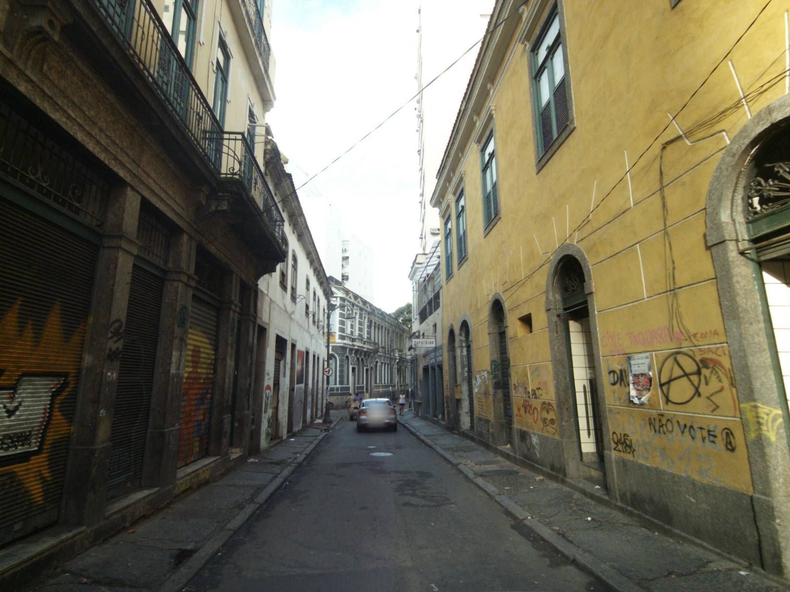 Street-level view near Ed. Conde dos Arcos, Glória
