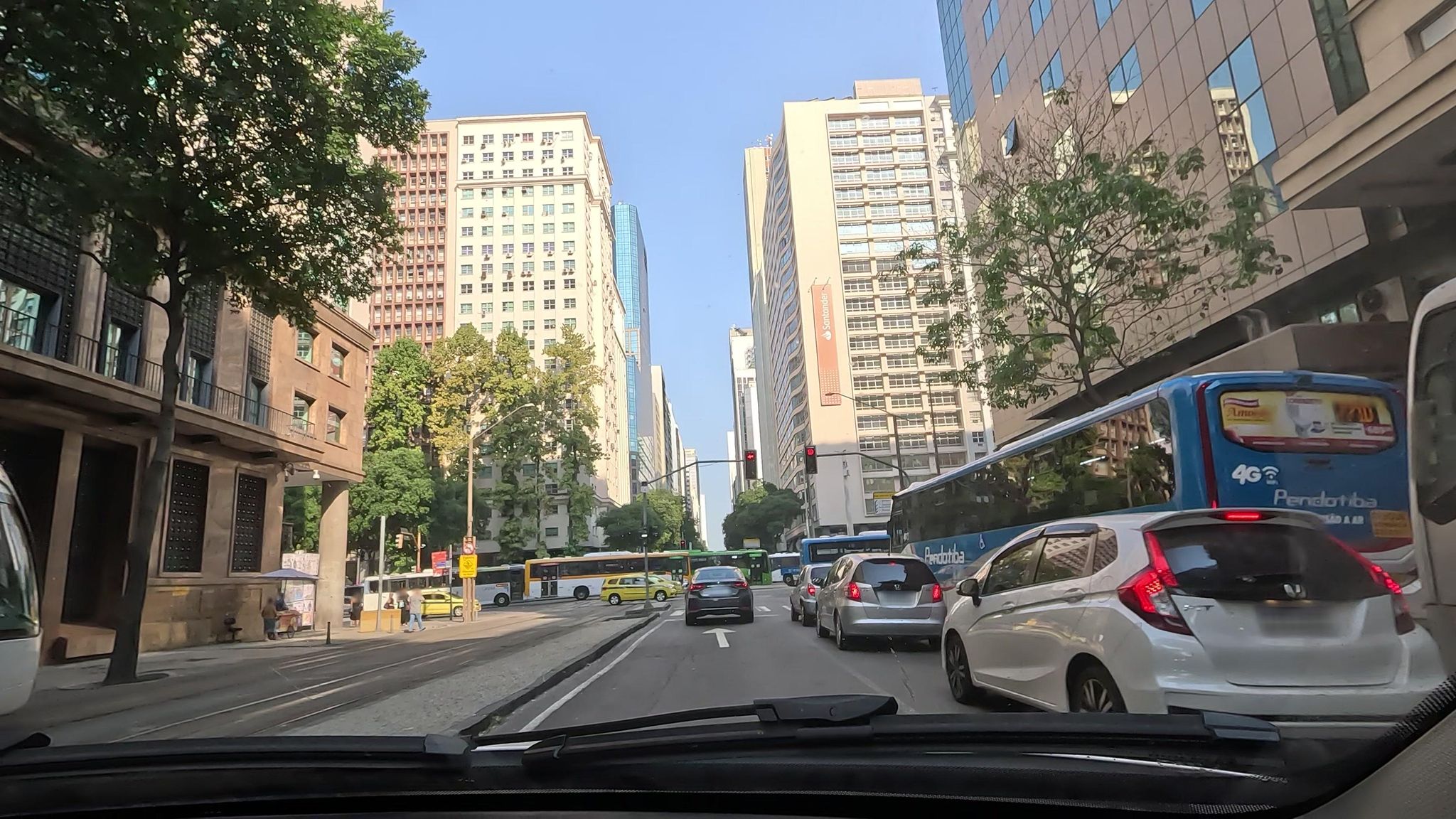 Street-level view near Ed. Costa Reis, Centro