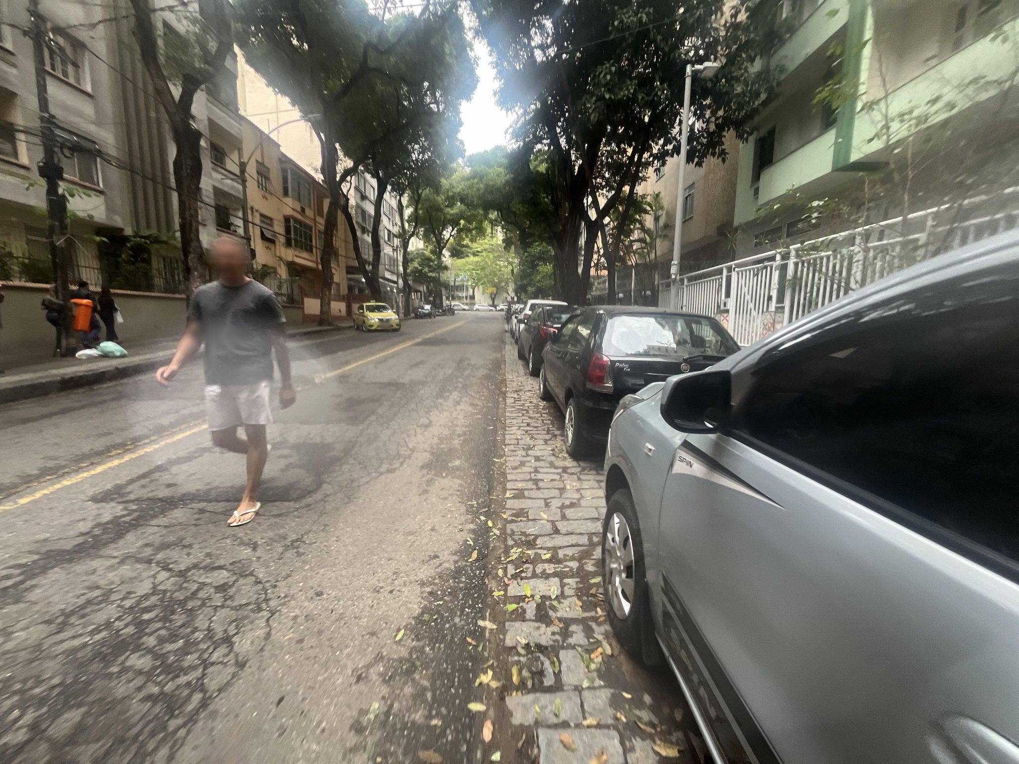 Street-level view near Ed. D´ouro, Centro