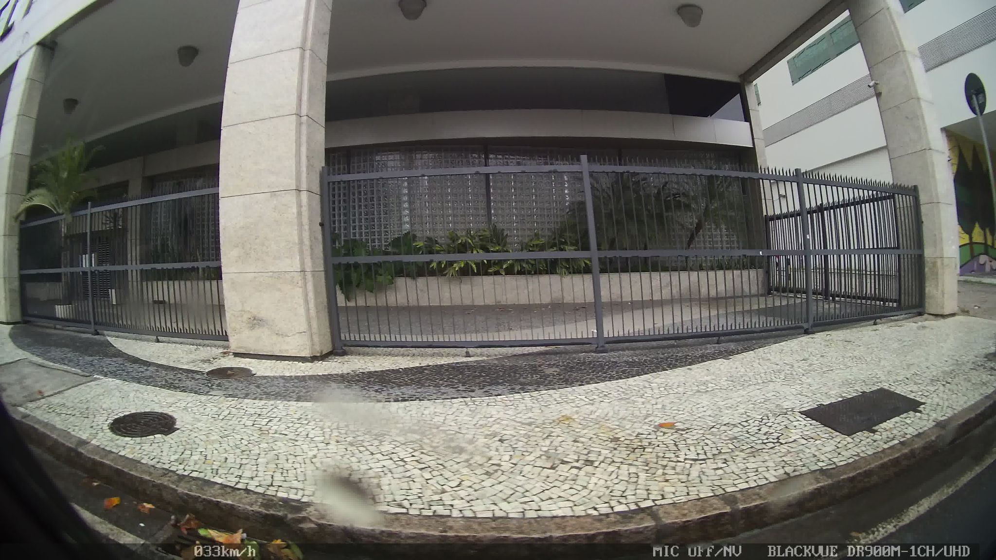 Street-level view near Ed. Des. Bulhões de Carvalho, Centro