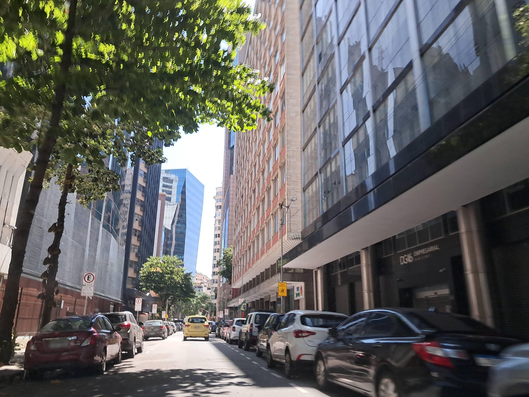 Street-level view near Ed. Diogo e Brito, Centro
