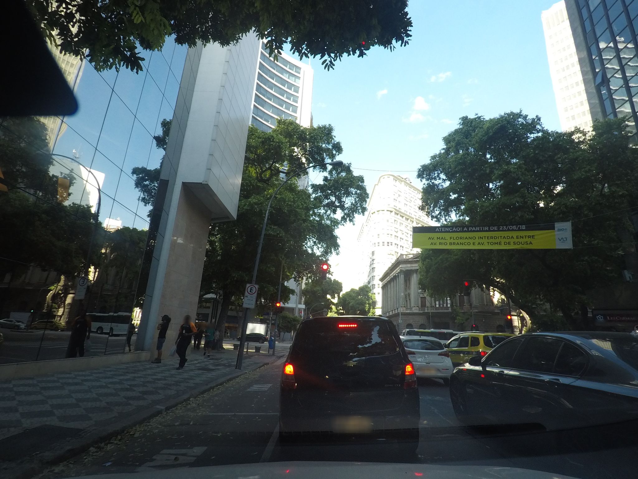 Street-level view near Ed. Fabel, Centro